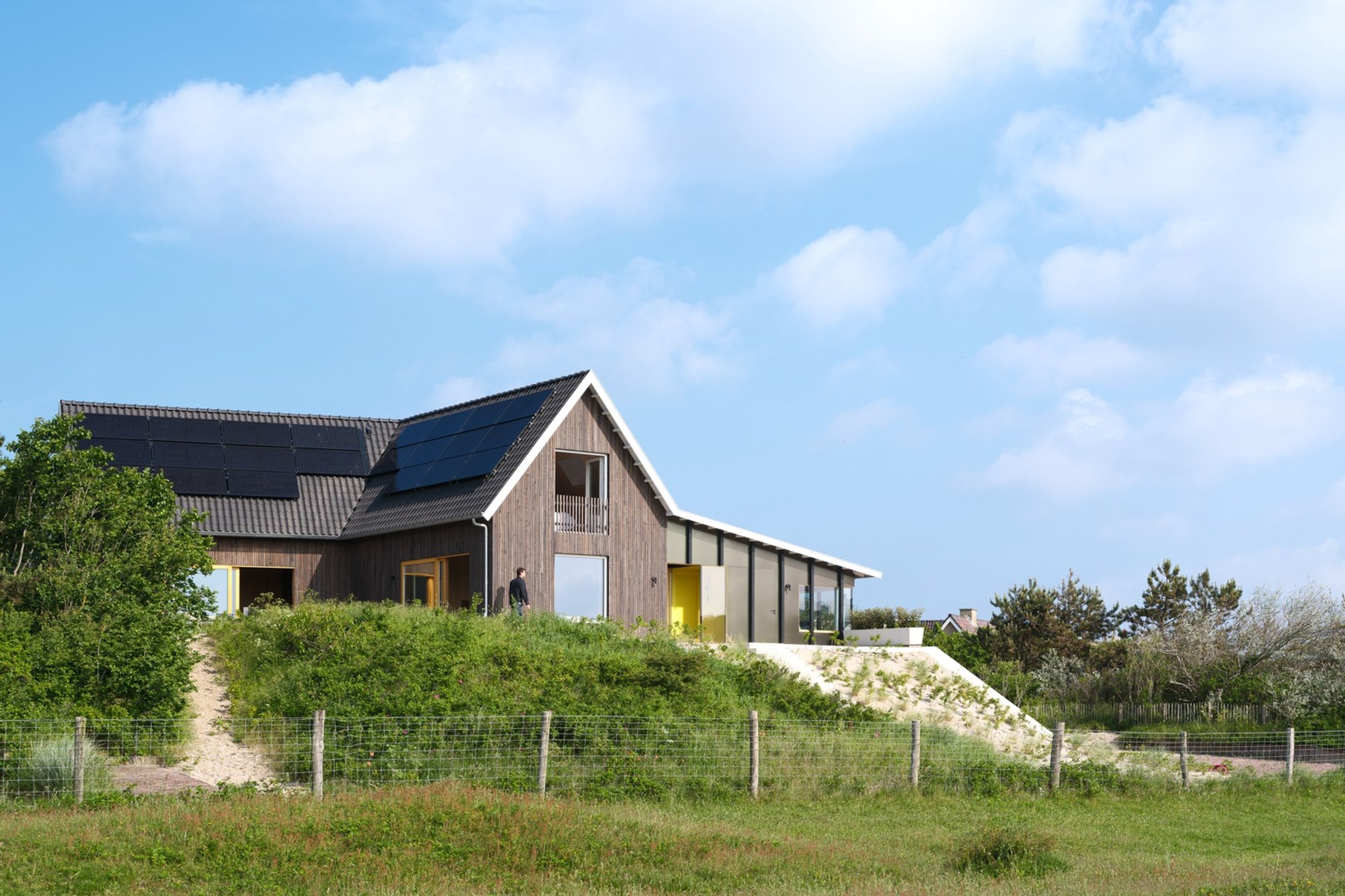 Villa BaZ by SeARCH: A Sustainable Reinvention of Coastal Modernism in Bergen aan Zee