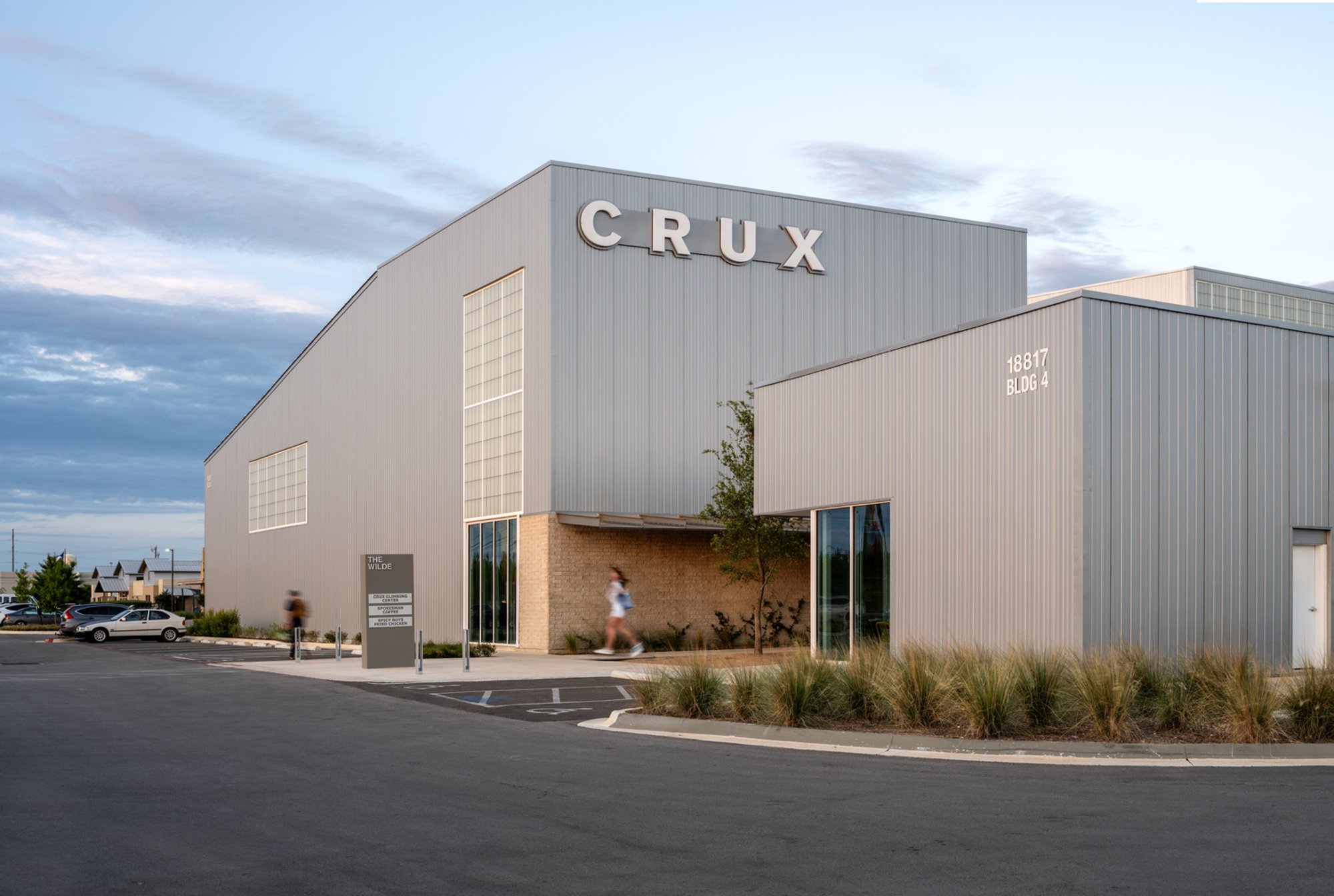 Crux Pflugerville by Derrington Building Studio: A Landmark in Sports Architecture