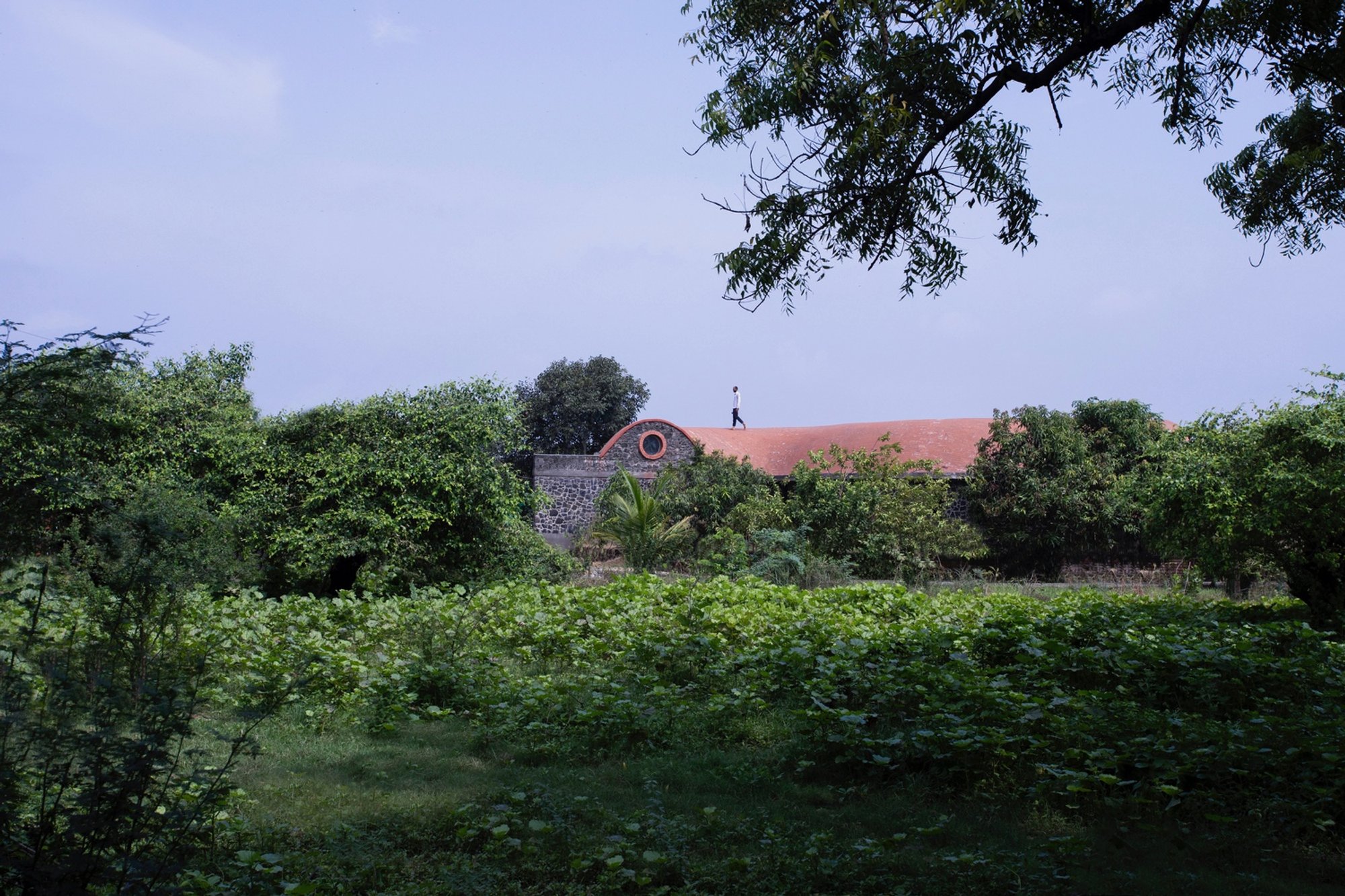 Tibdewal Weekend Home by Studio Dot – A Harmonious Blend of Architecture and Landscape