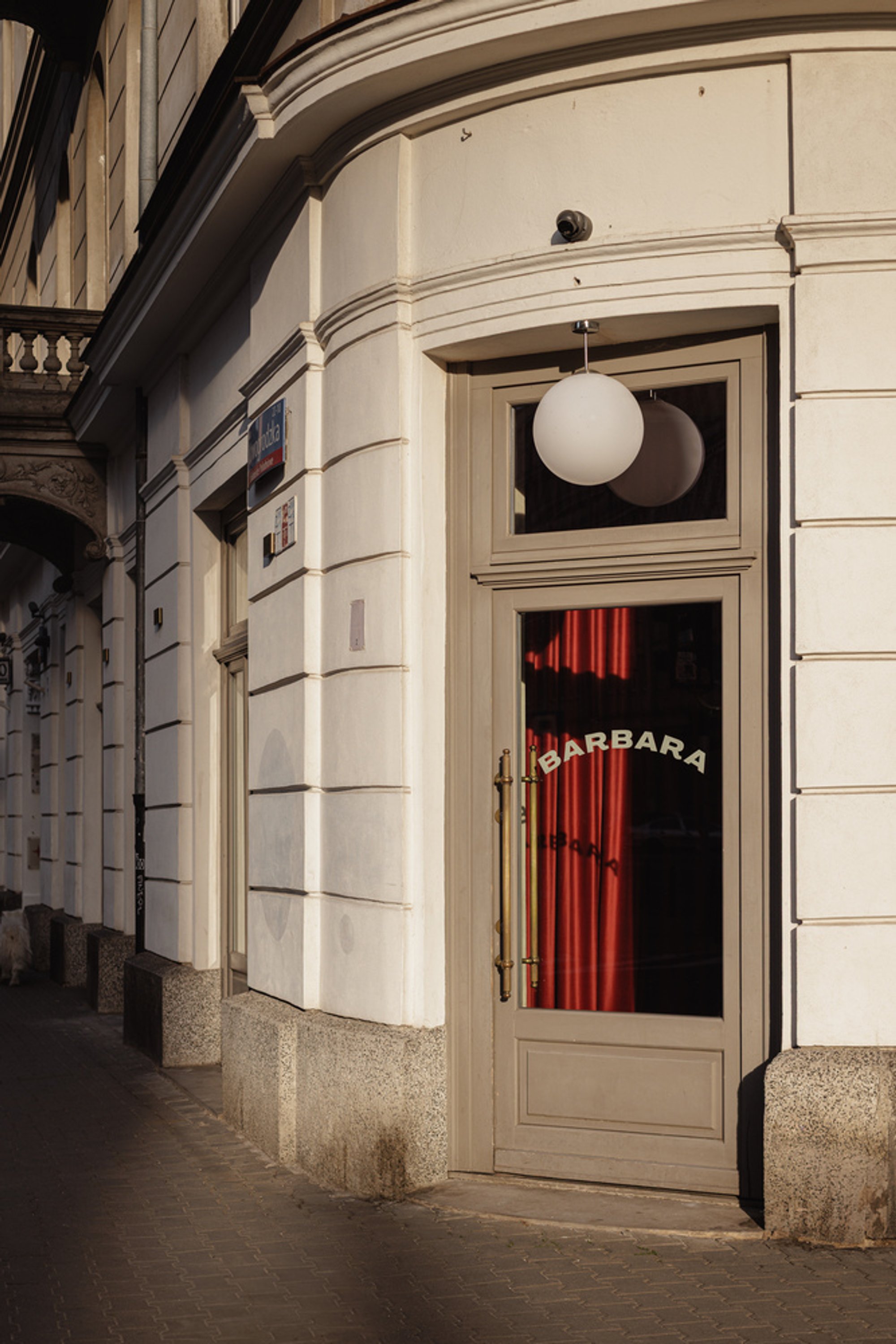 Barbara Bar and Restaurant by 89 stopni – Warsaw’s Unique Cocktail Destination