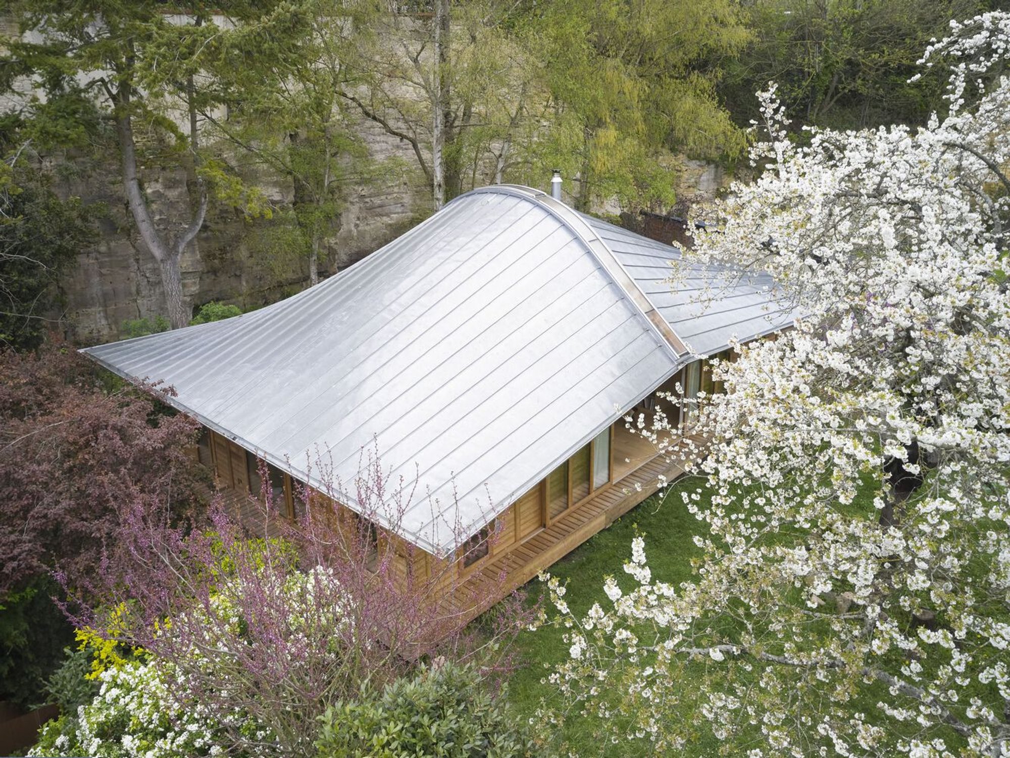The Kiosque House by arba: A Wooden Pavilion Blending Architecture and Nature in Caen, France