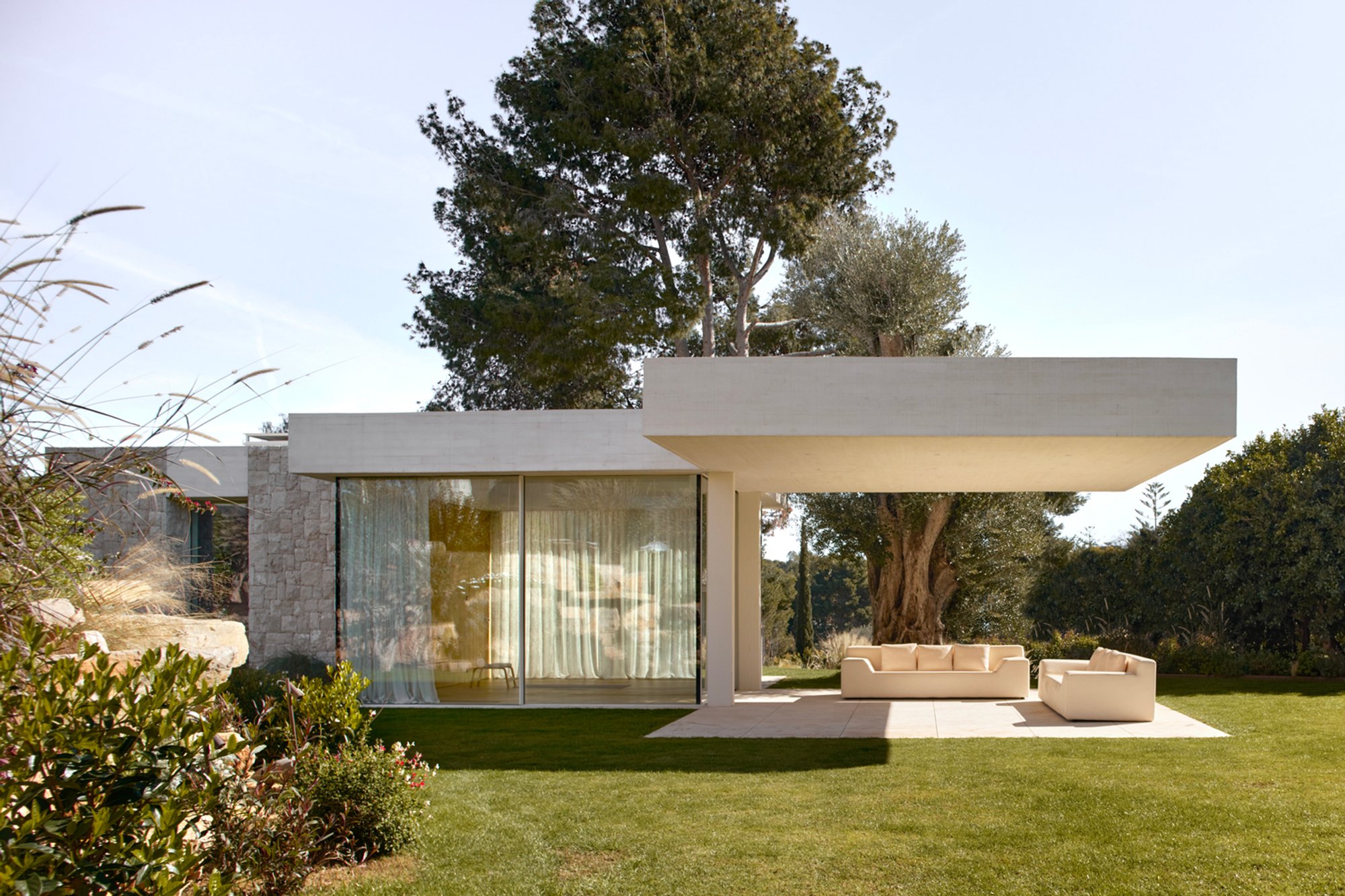 House Jacaranda by Ramón Esteve: A Masterpiece of Contemporary Residential Architecture in Valencia