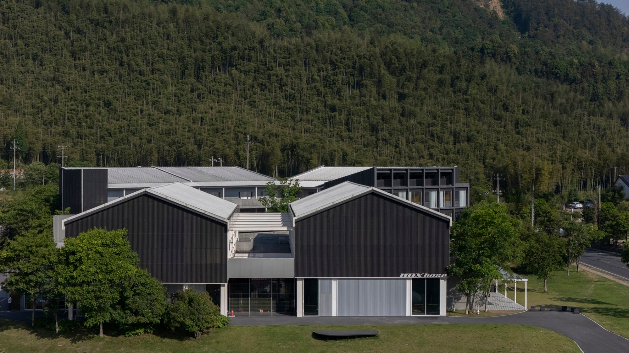 NoXbase Hotel by ClubBuildShop Architects: Flexible Luxury in Huzhou, China