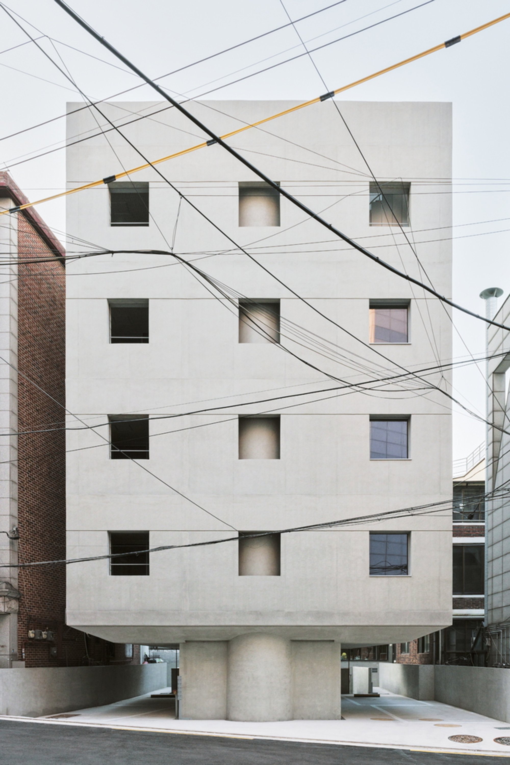 Surreally so Real by FHHH friends: Redefining Commercial Architecture in Hongdae