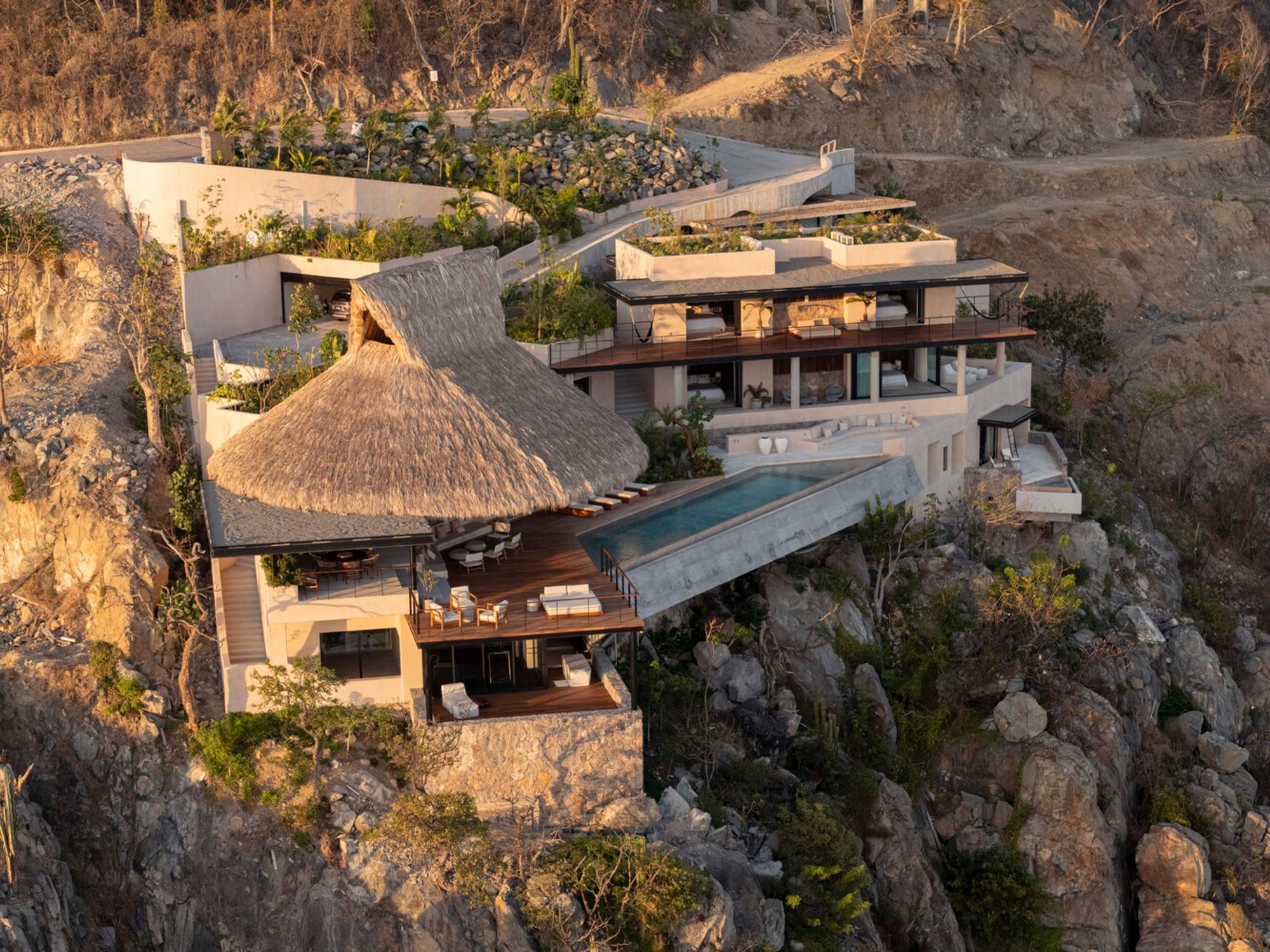 Casa Yuri by Zozaya Arquitectos – A Coastal Masterpiece in Zihuatanejo