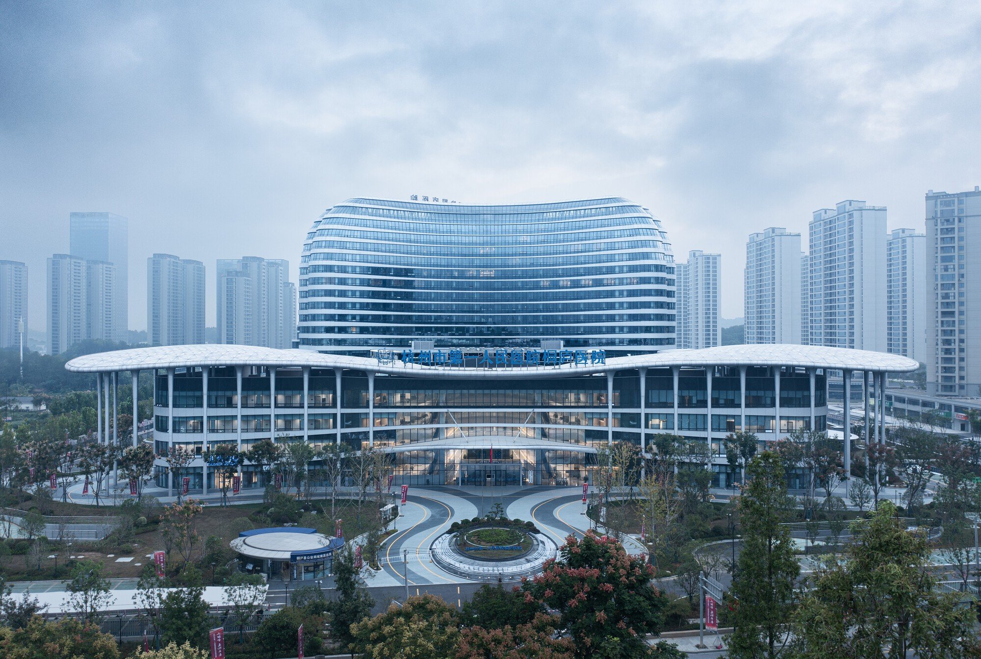 Hangzhou First People's Hospital Tonglu Branch by UAD — A Green, Smart, and Human-Centered Hospital Design