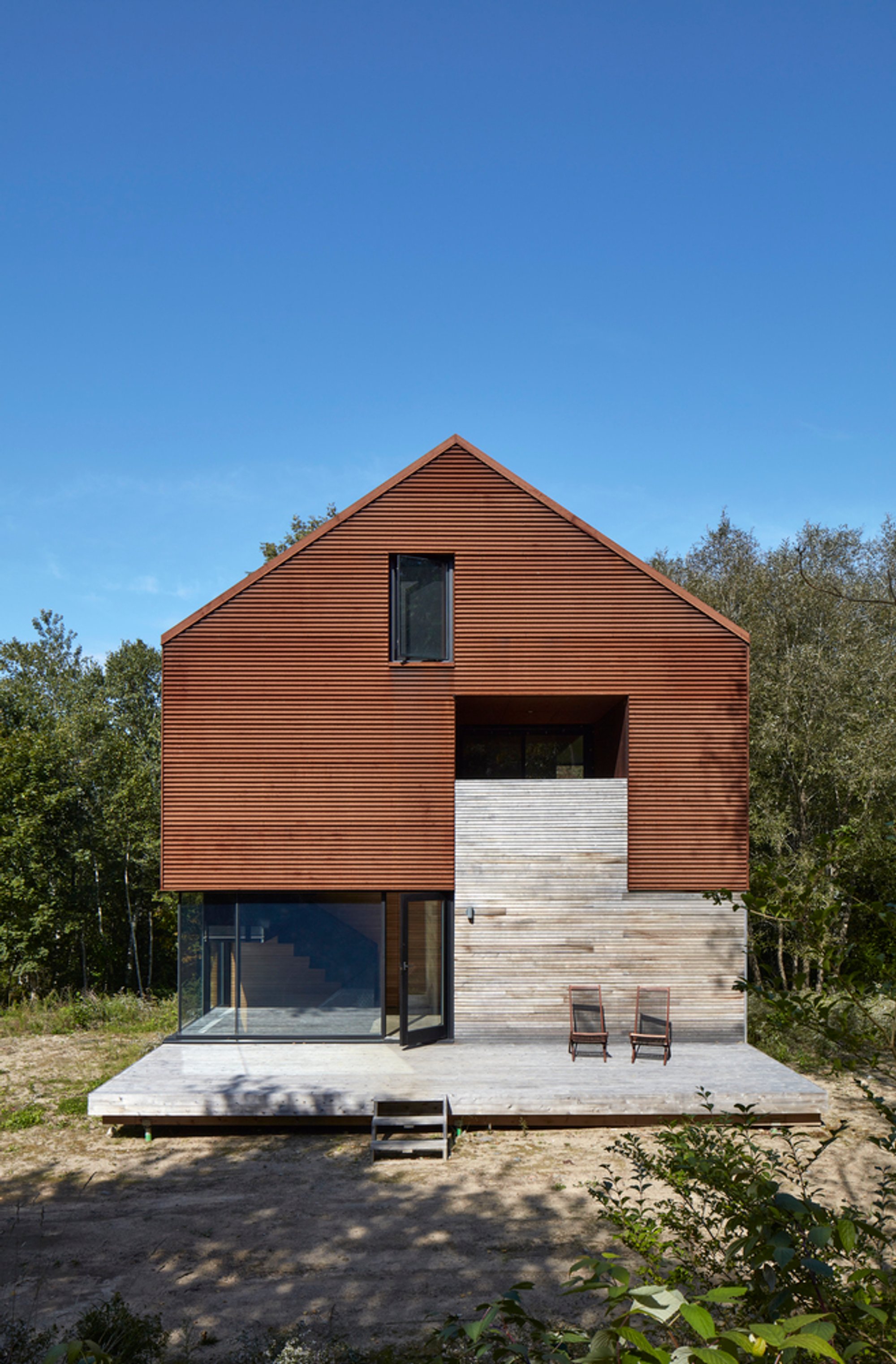 Chester House by Mackay-Lyons Sweetapple Architects: A Minimal Coastal Retreat in Nova Scotia