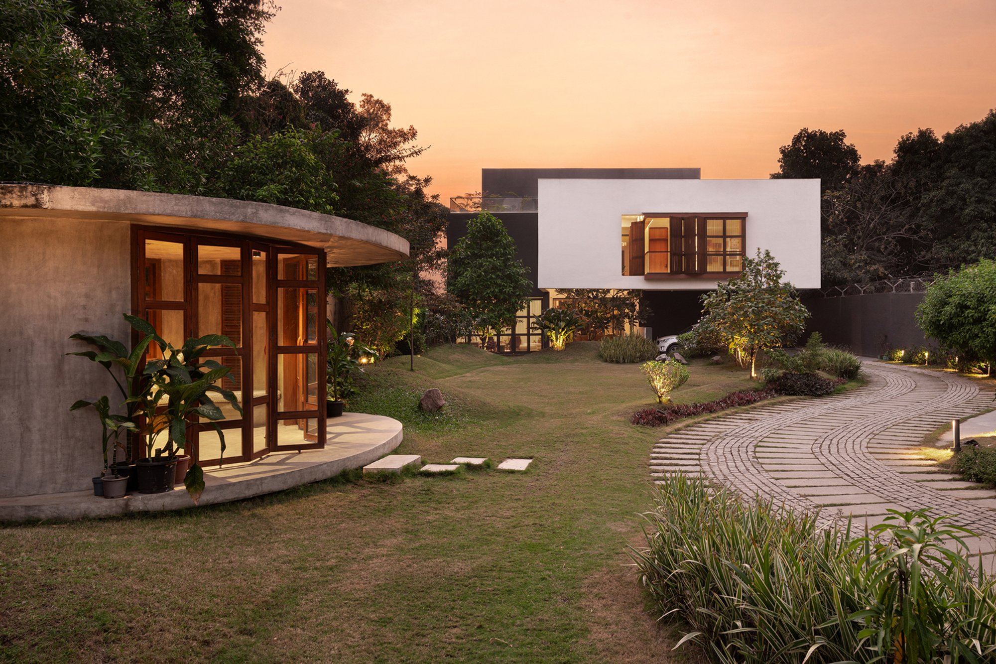Cantilever Residence by Abin Design Studio: A Dialogue Between Architecture and Nature in Purulia, India