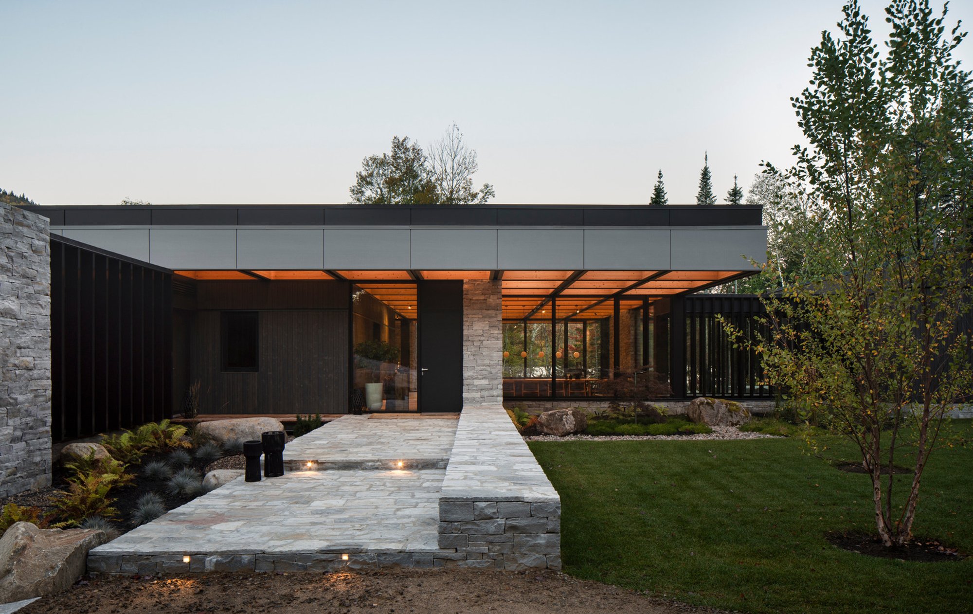 The House of la Baie de l’Ours by ACDF Architecture: A Sanctuary in Harmony with Nature