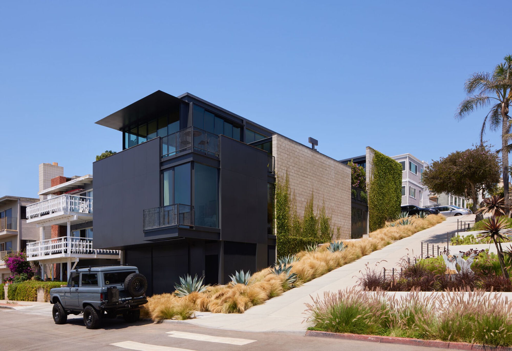 Manhattan Beach Residence by Olson Kundig: A Modern Coastal Masterpiece
