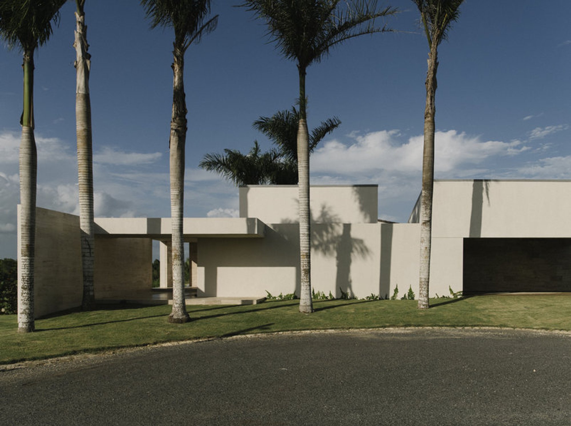 Flamboyanes 41 House by Estudio Mazara