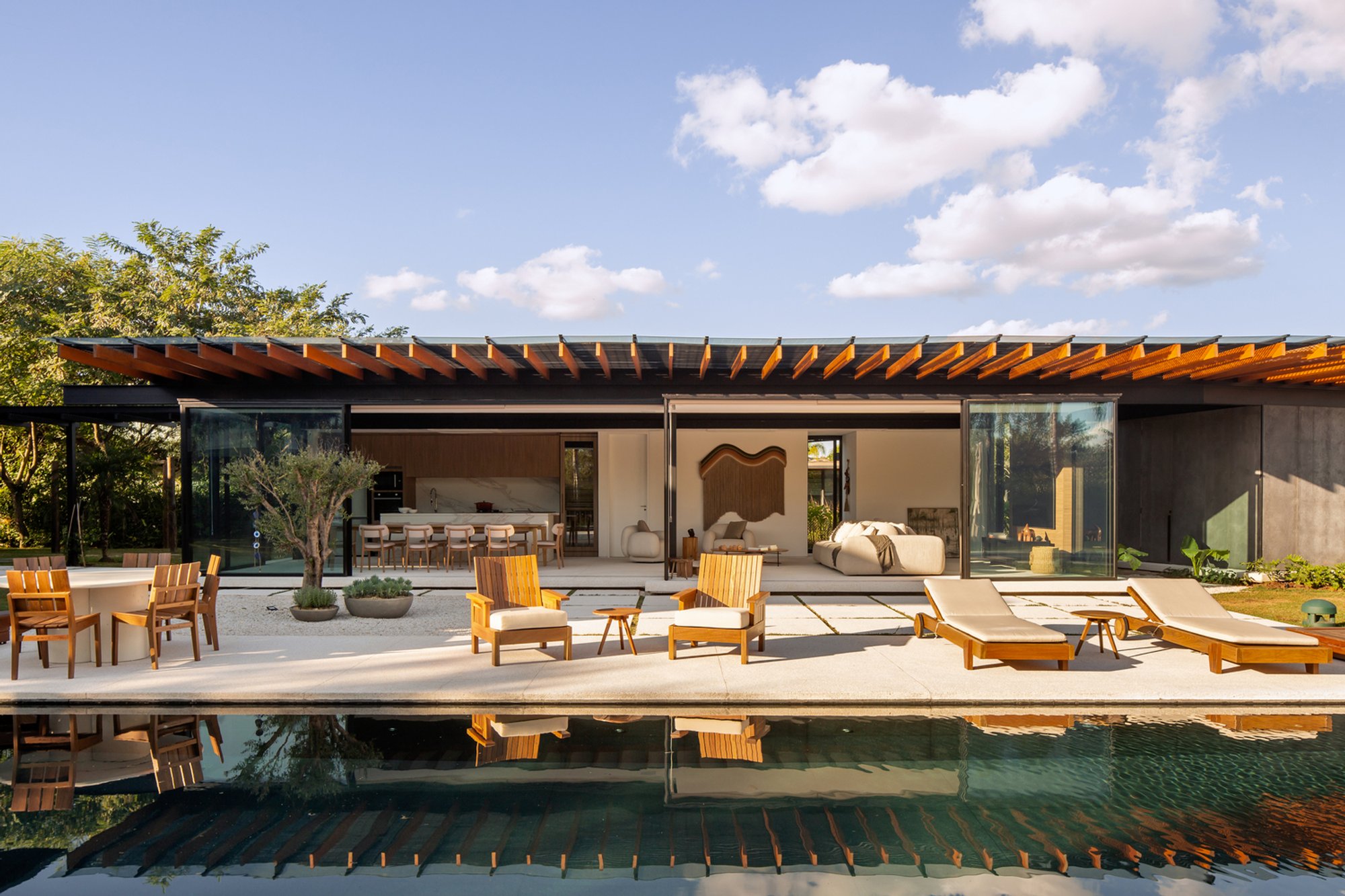 House AC: Contemporary Pavilion Extension in Porto Feliz, Brazil