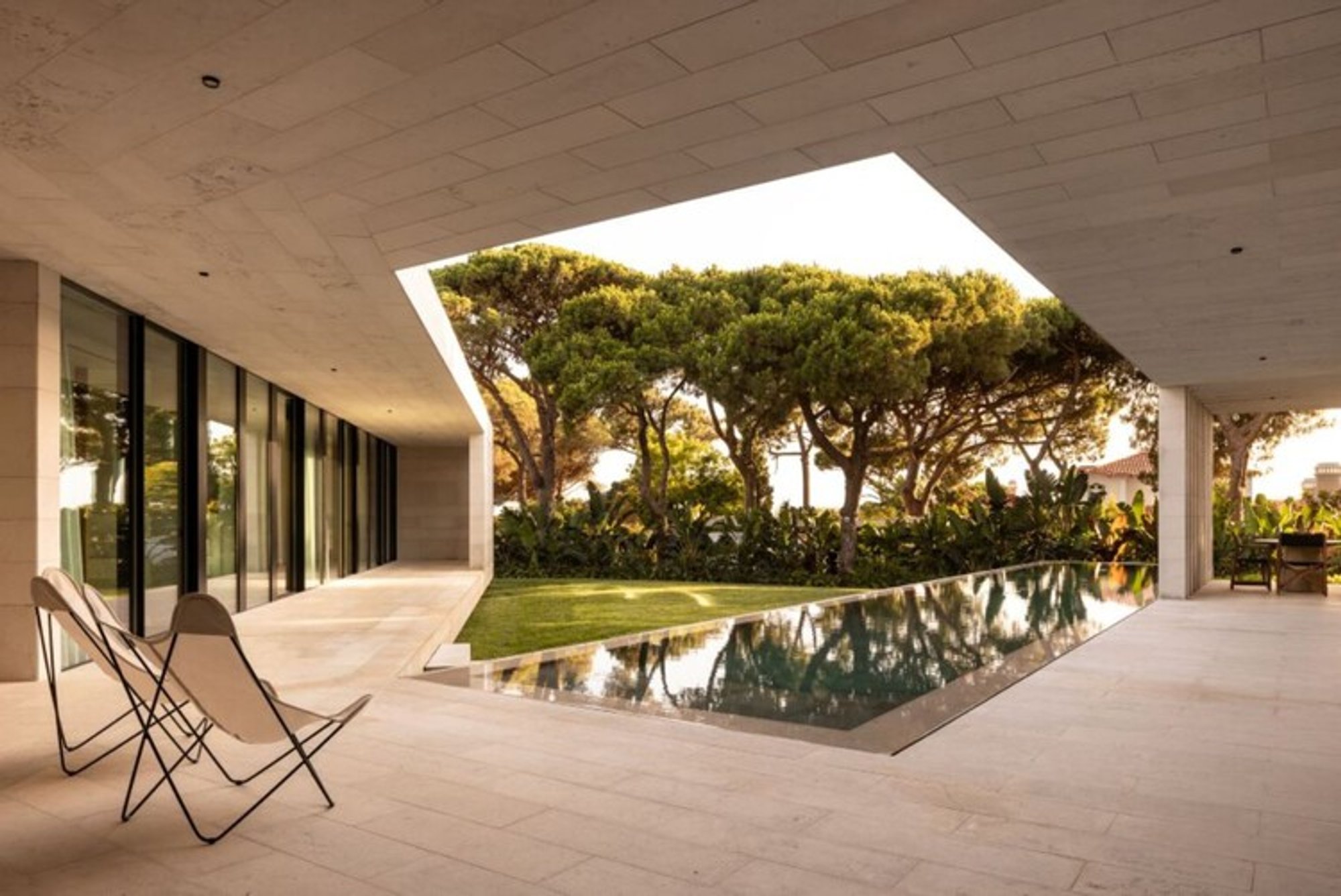 V House by João Tiago Aguiar, Arquitectos: A Modern Dialogue Between Architecture and Nature