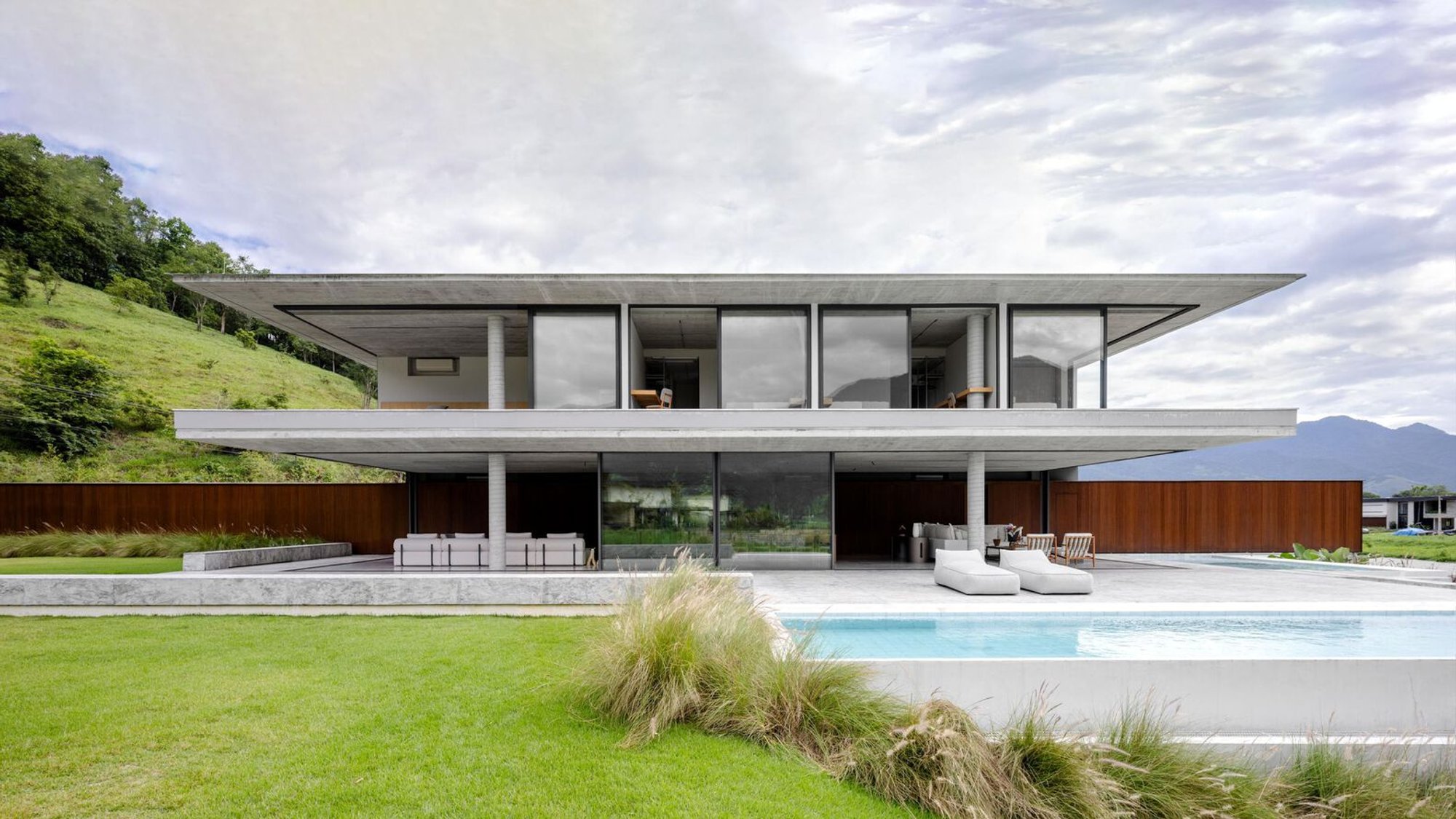 One-Wall House by Gabriela Casagrande Arquitetura + Suna Arquitetura: A Seamless Fusion of Structure and Experience