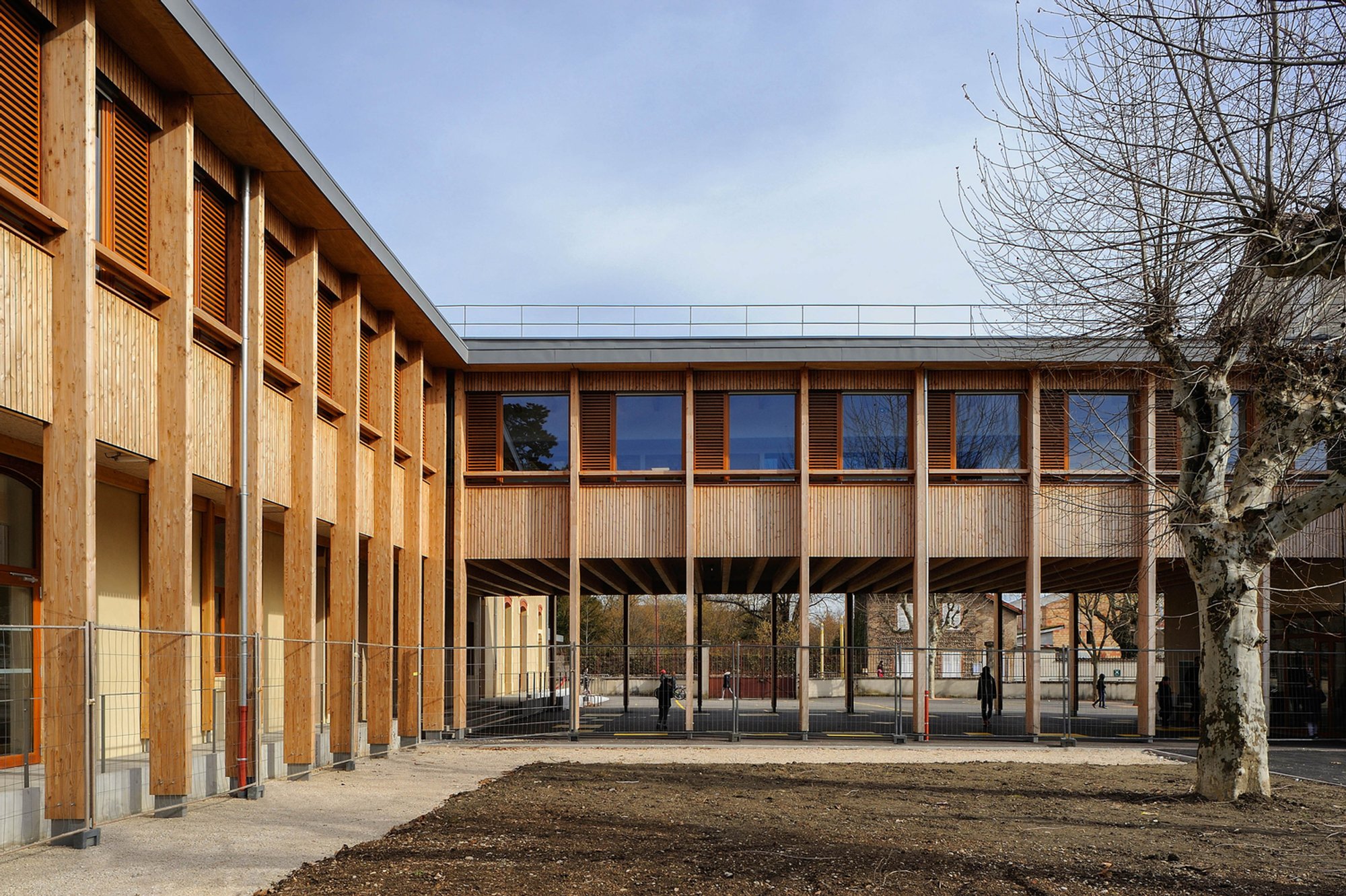 Elementary School at Le Grand Lemps, France by Brenas Doucerain Architectes