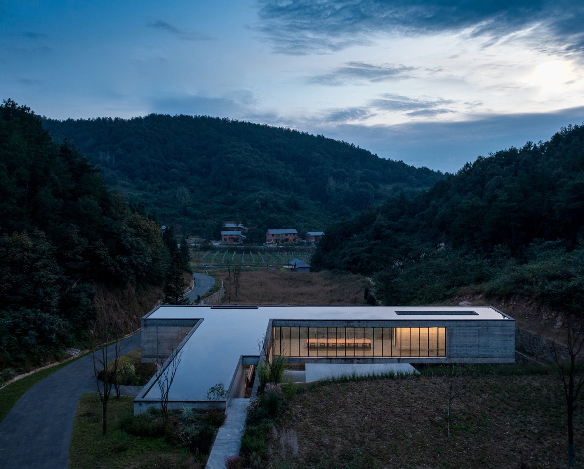 Wudang Mountain Visitor Center by Moguang Studio: A Seamless Blend of Architecture and Nature