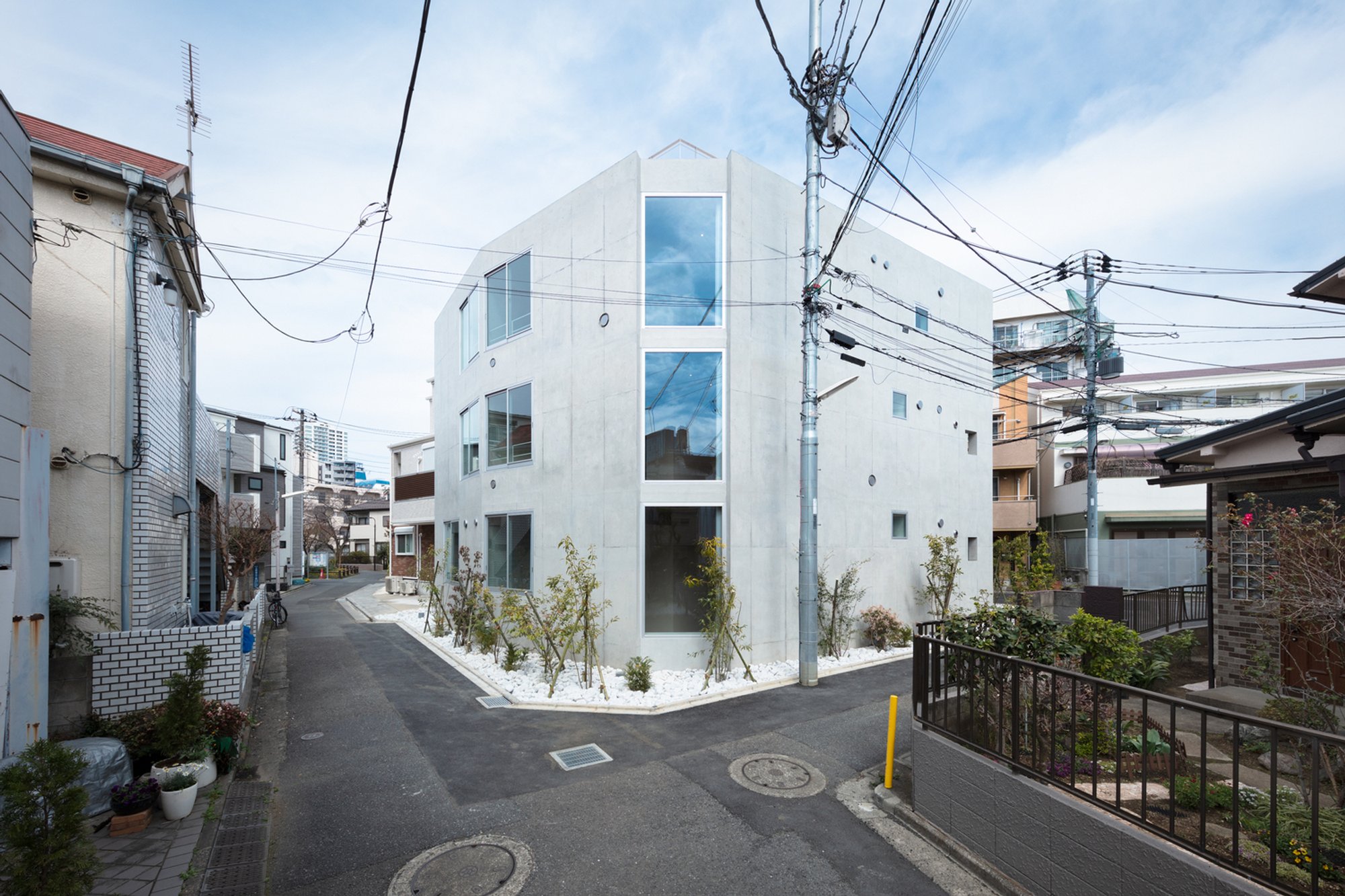 i-Ap Apartment by Soeda and Associates Architects