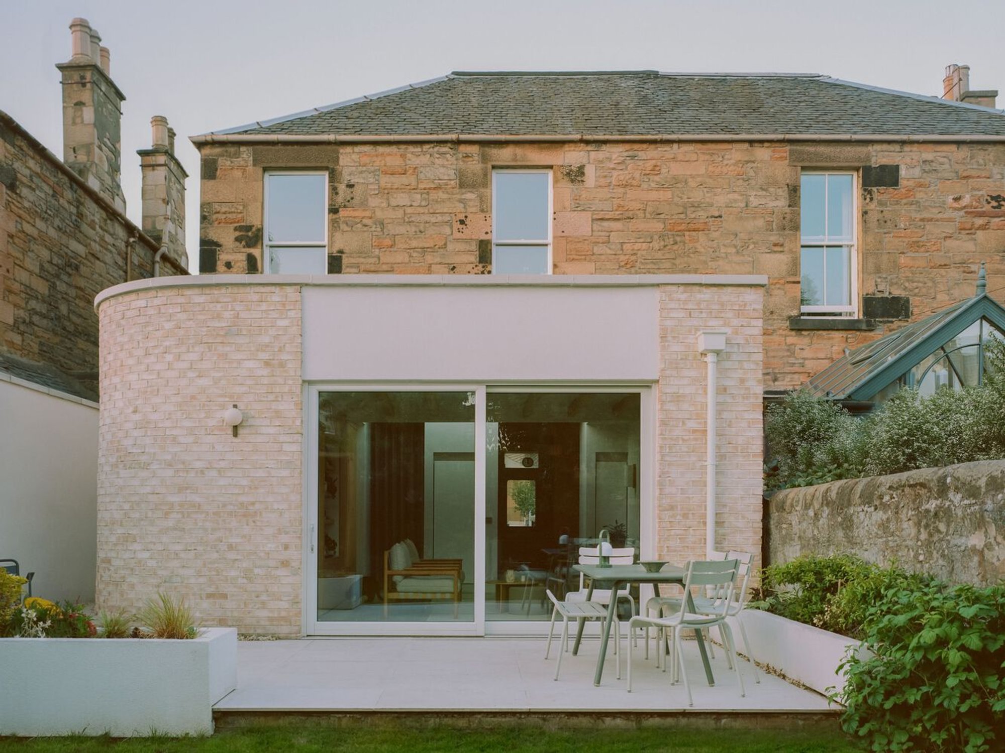 Catalog House by Pend Architects – A Contemporary Family Home in Trinity, Edinburgh