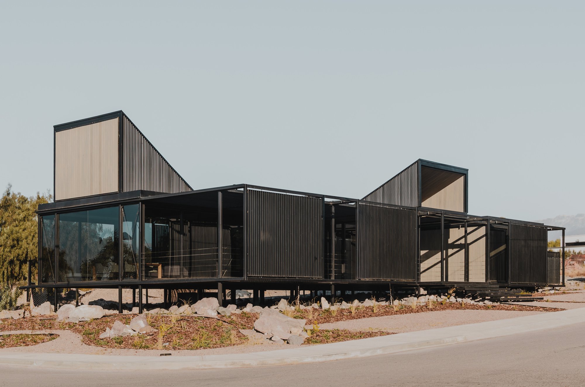 Temporary Commercial Pavilion – Visitor Center by FP/ARQS