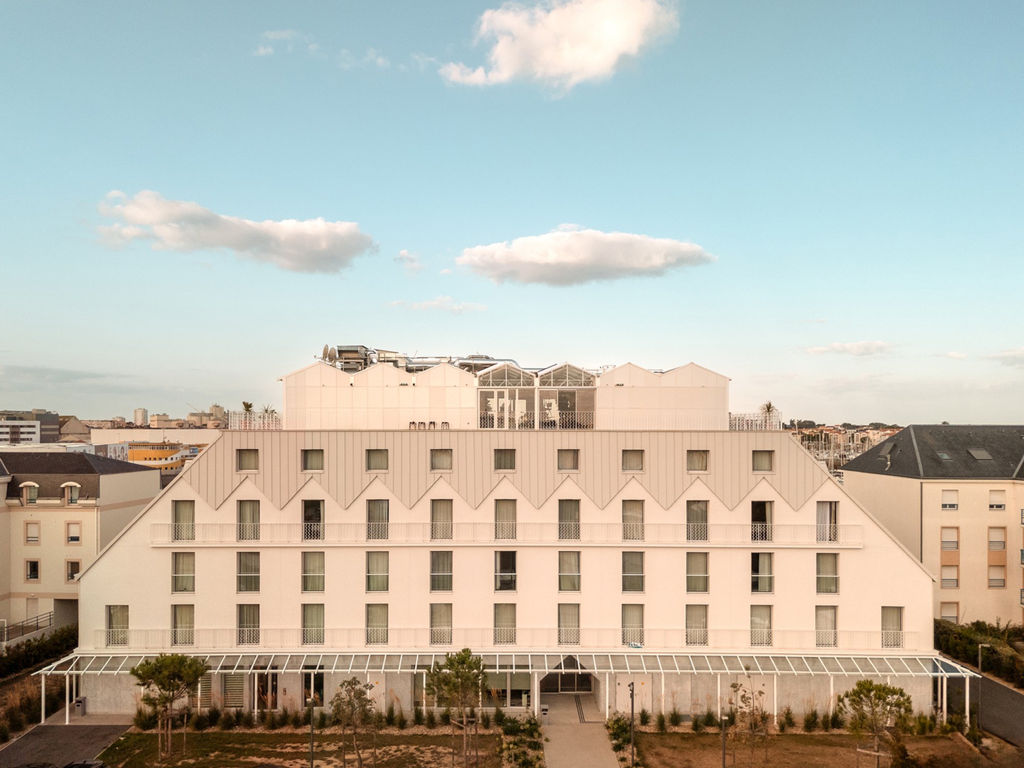 Vertime Hotel by Block Architectes: A Contemporary Seaside Villa in Les Sables-d'Olonne