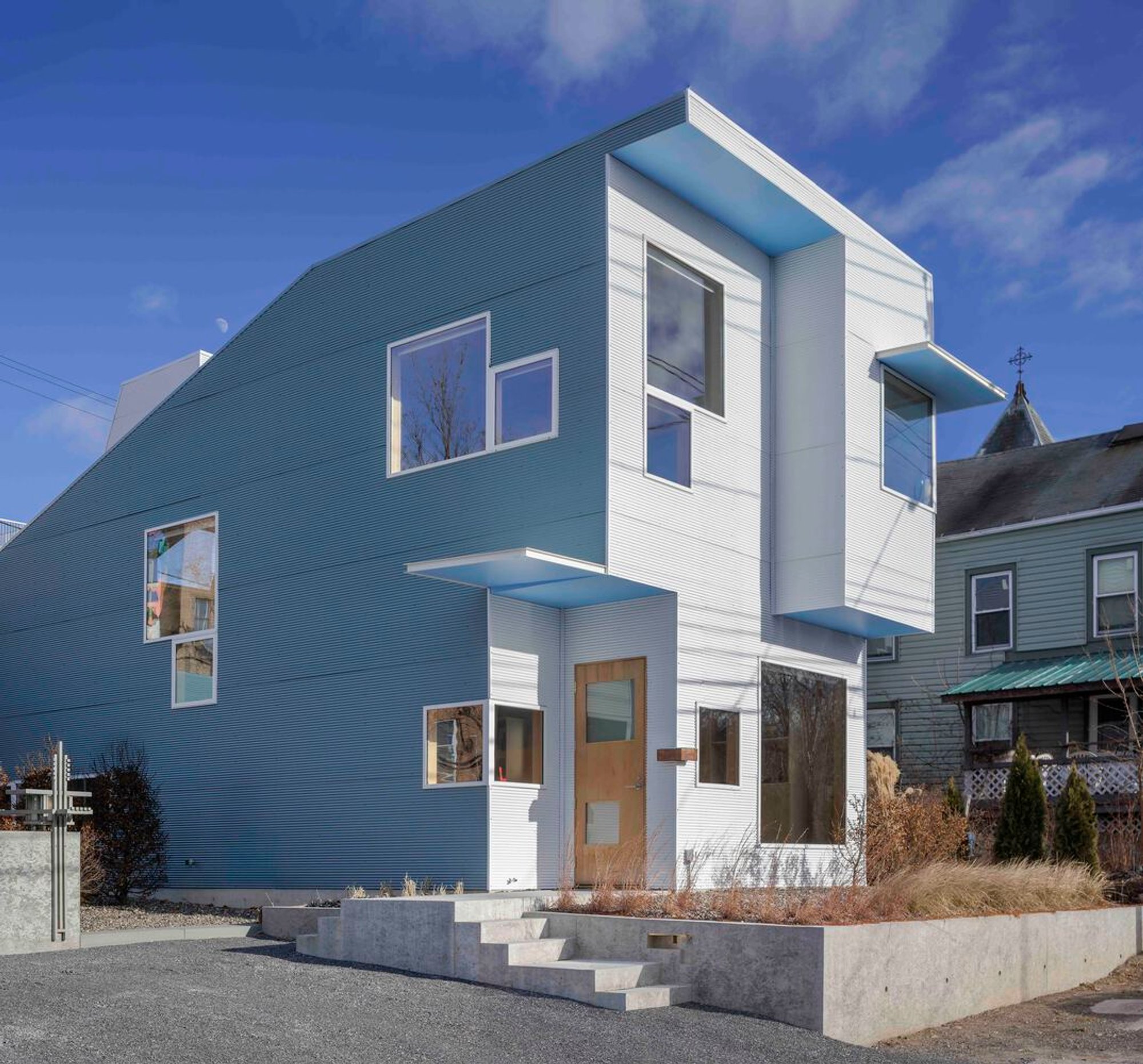 Hudson L-House: A Sculptural Live-Work Residence by Steven Holl Architects in New York