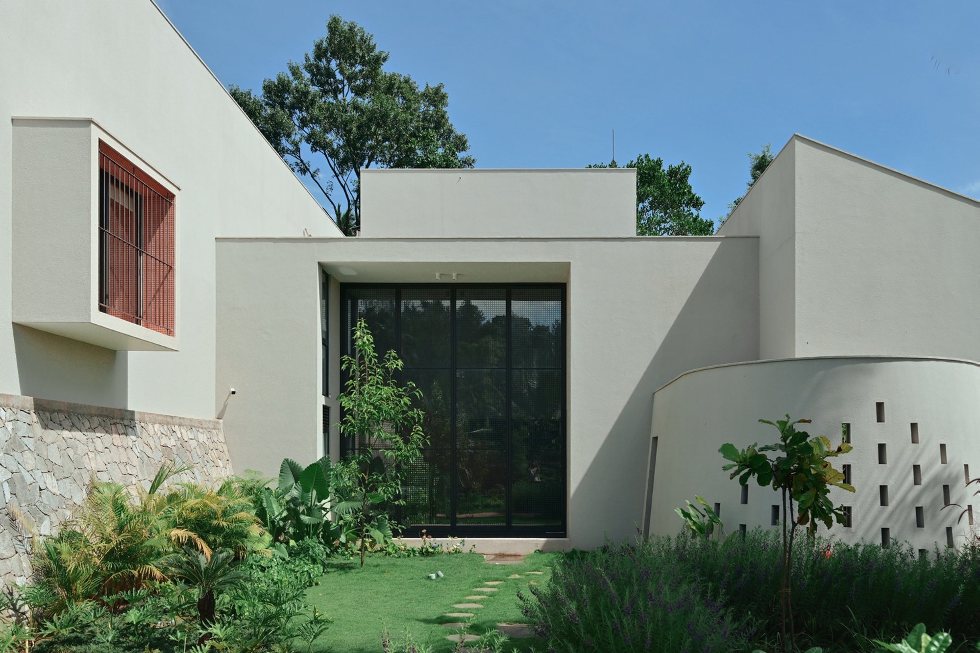 Valley House by SOHO Architects: A Contemporary Mountain Retreat Rooted in Kerala’s Natural Terrain