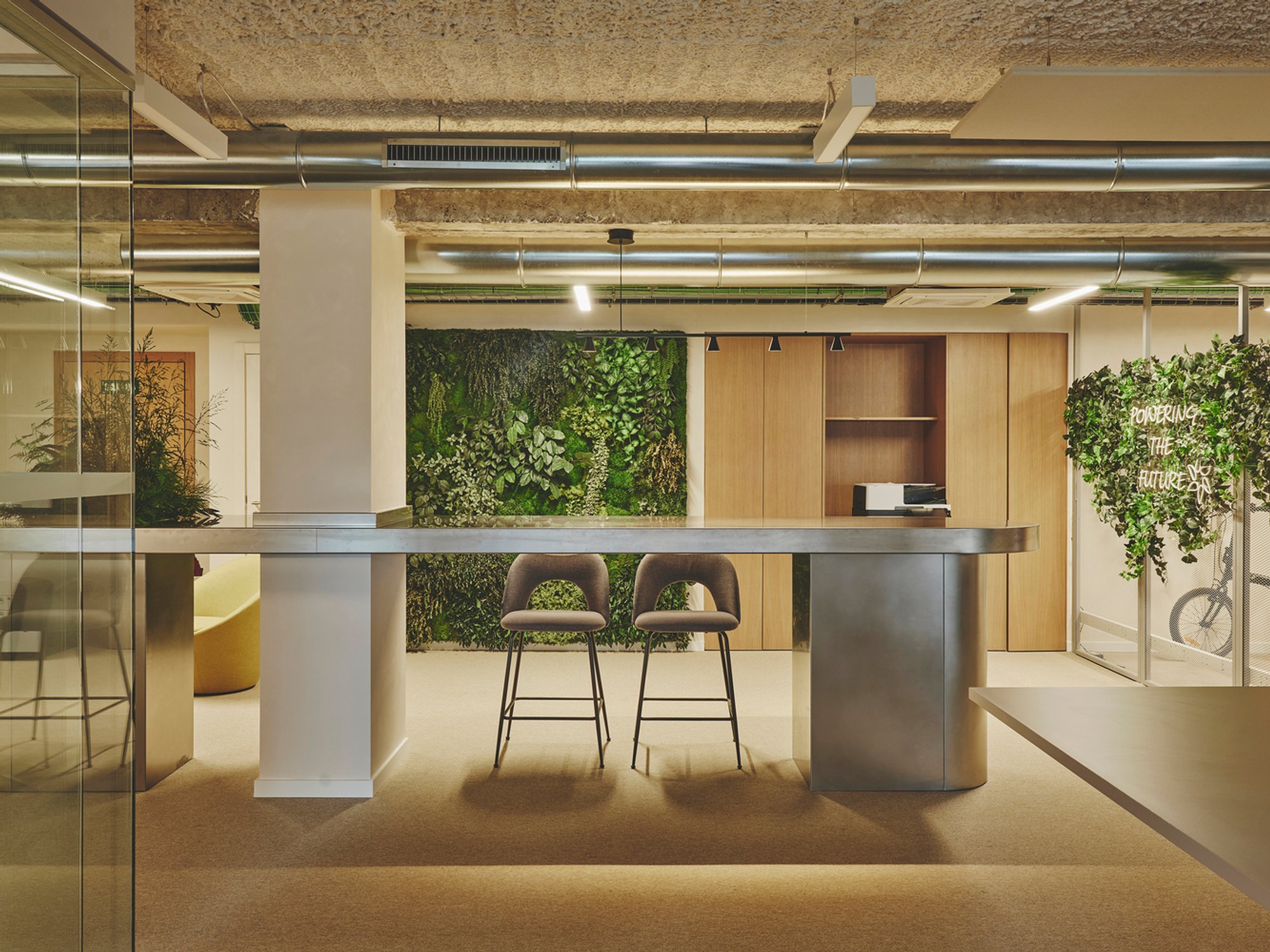 Prosolia Headquarters by Destudio: A Dynamic Workspace Redefining Industrial Elegance in Valencia