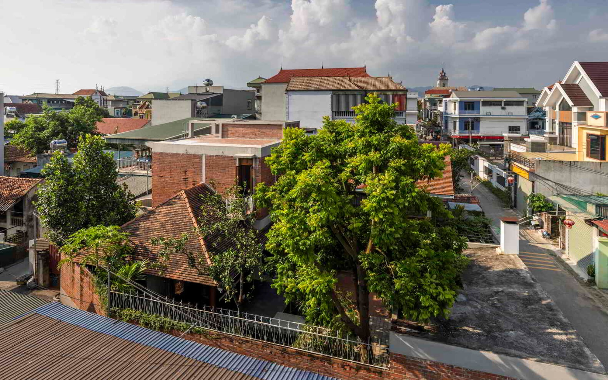 TuPhuong Second House by atelier huu: A Contemporary Homage to Vietnam’s Rural Roots