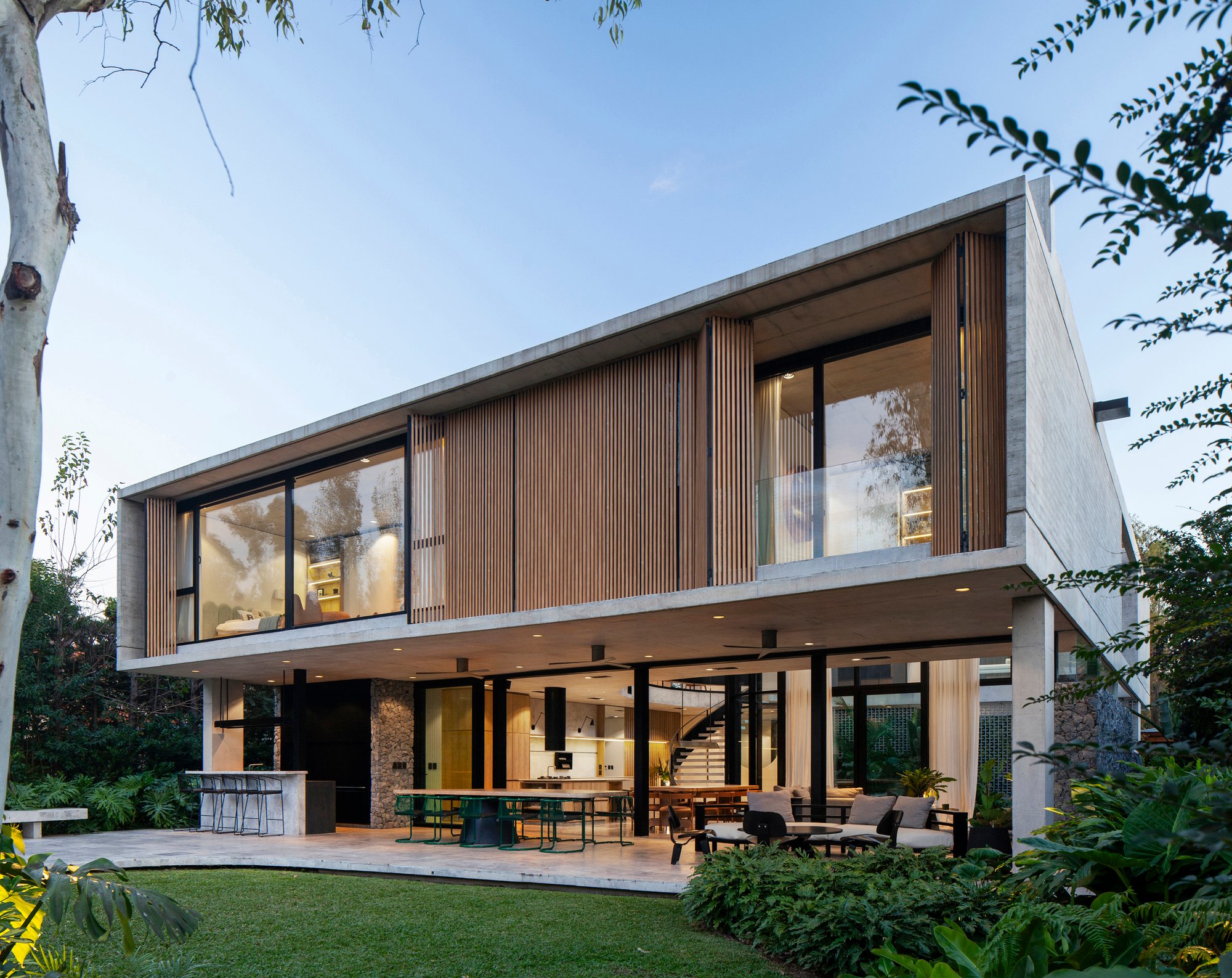 Oval House by Jorgelina Tortorici & Asociados + Nicolás Lanza: Organic Geometry and Spatial Fluidity in Concrete