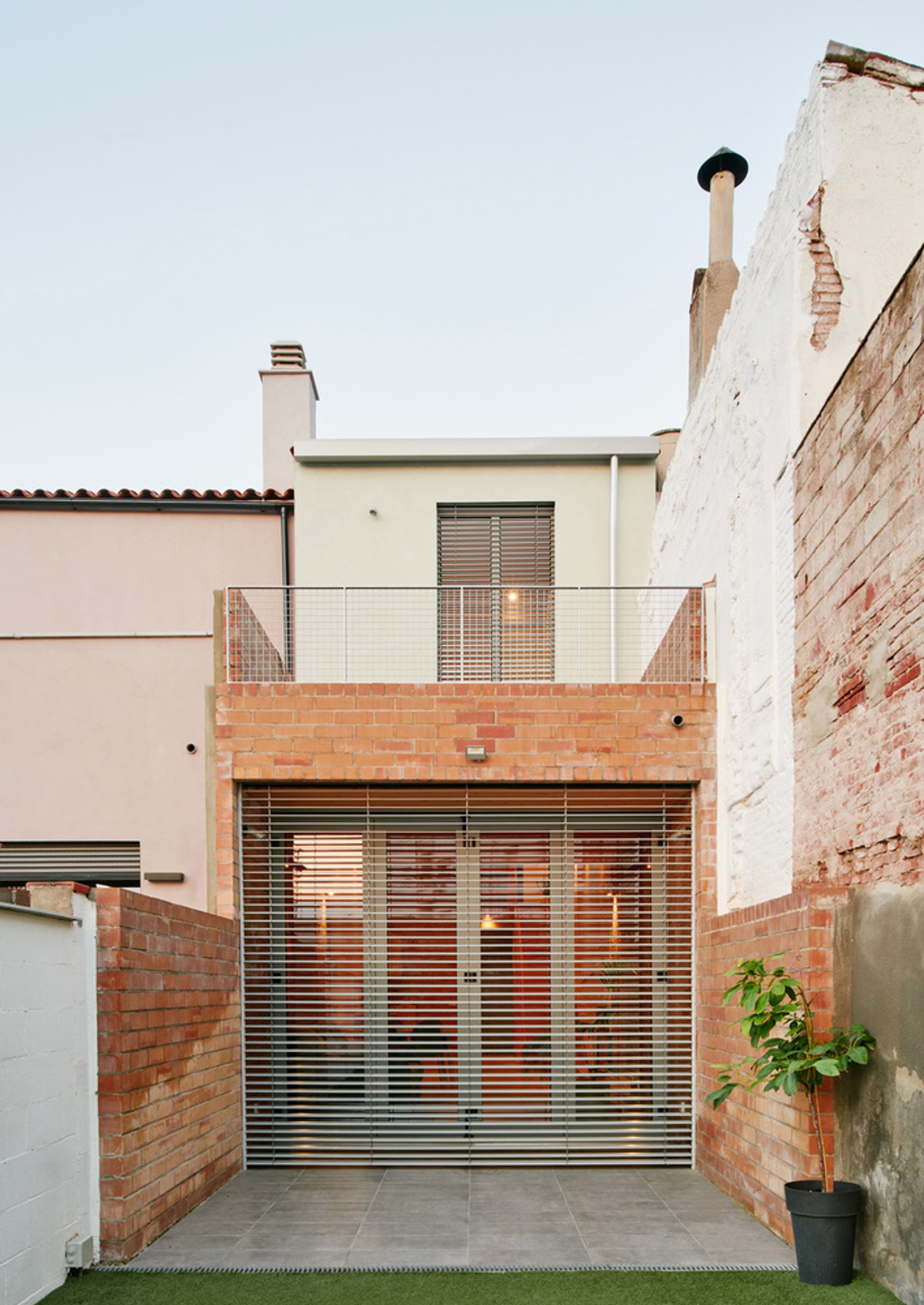 115ARI Single-Family Home Between Party Walls in Sabadell by Vallribera Noray Arquitectes
