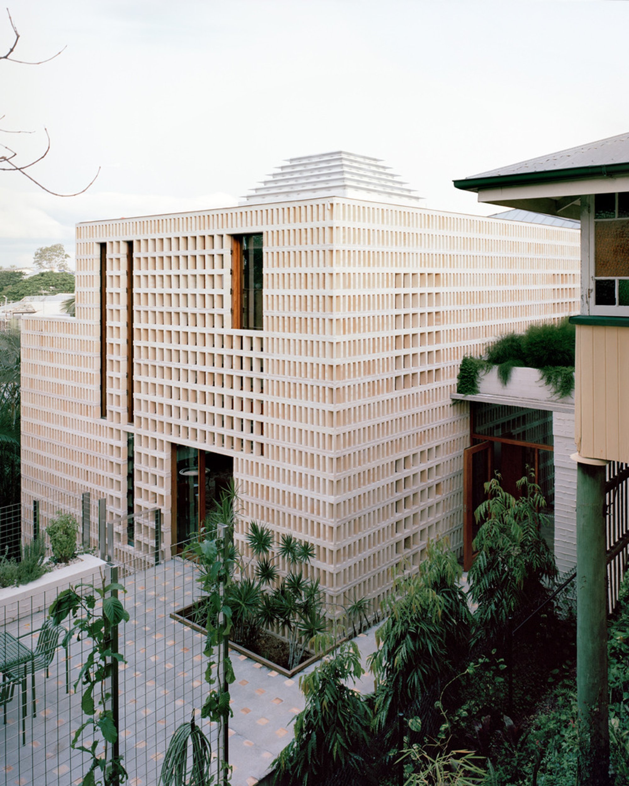 Birdwood House by Peter Besley: A Sculptural Home Rooted in Landscape, Memory, and Material Honesty