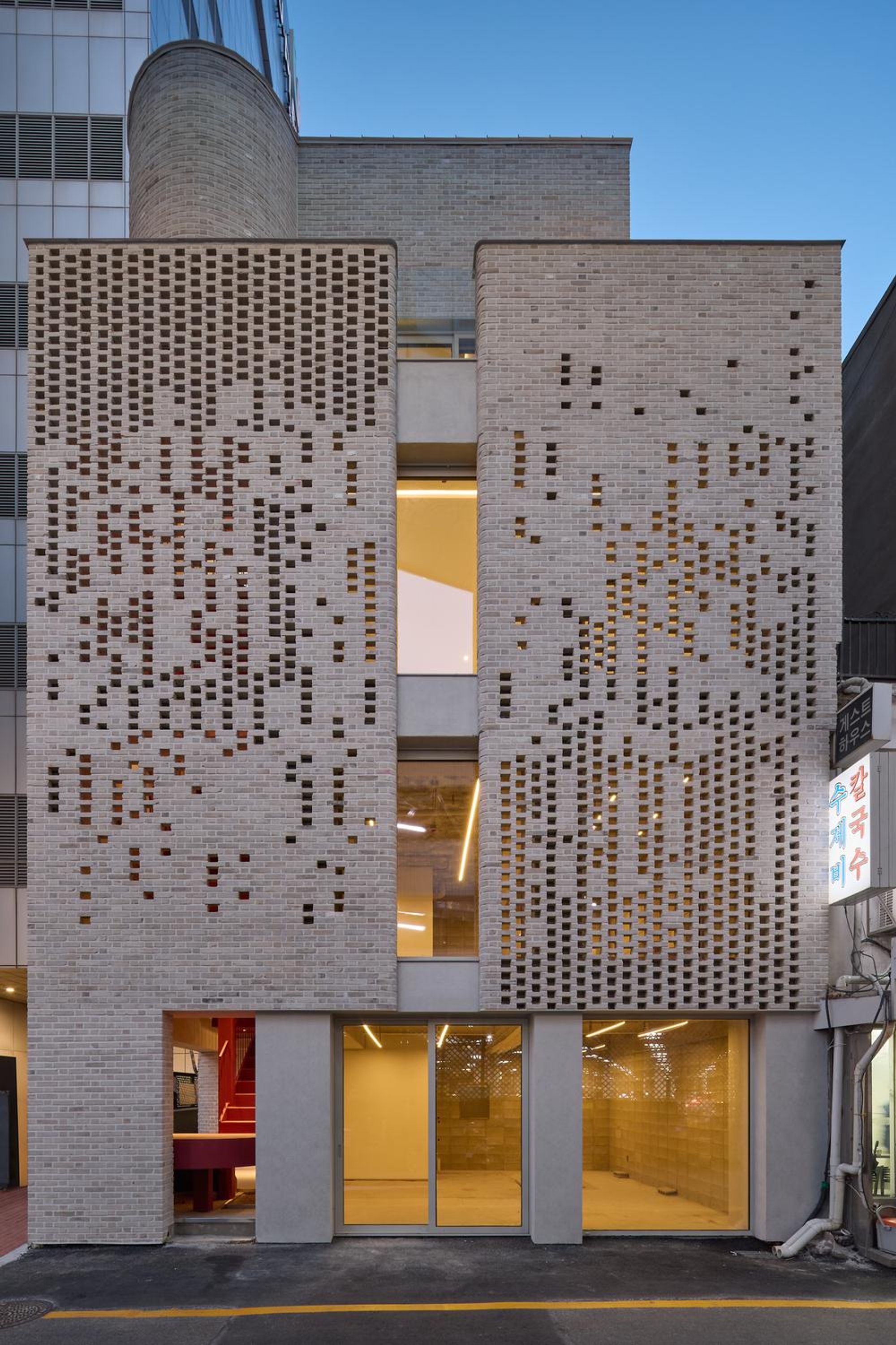 Cracker by NOMAL: Reviving Sinchon’s Cultural Heritage Through Architectural Renewal