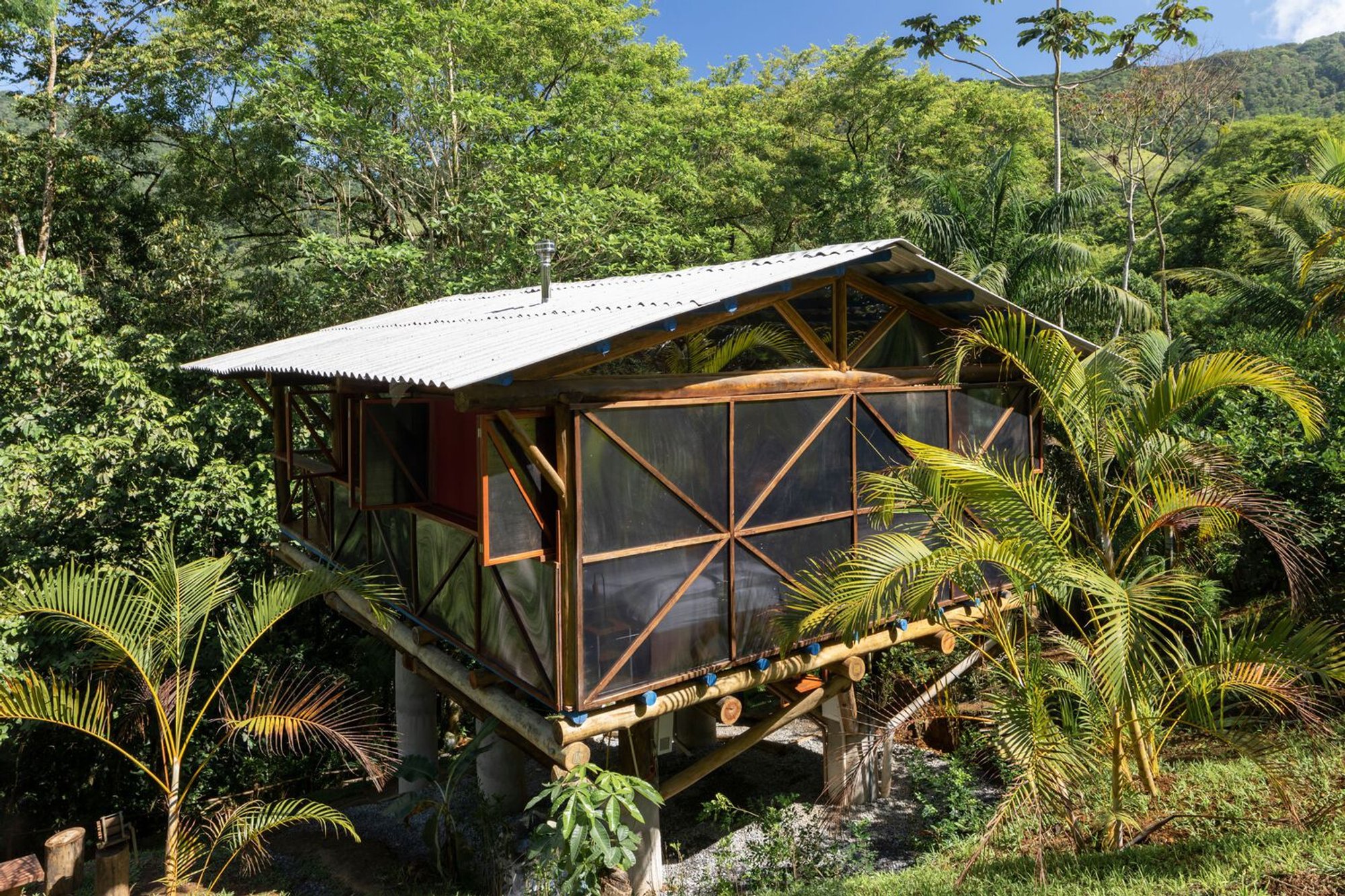 House L by Kiti Vieira Arquitetura: A Minimalist Forest Retreat in Paraty, Brazil