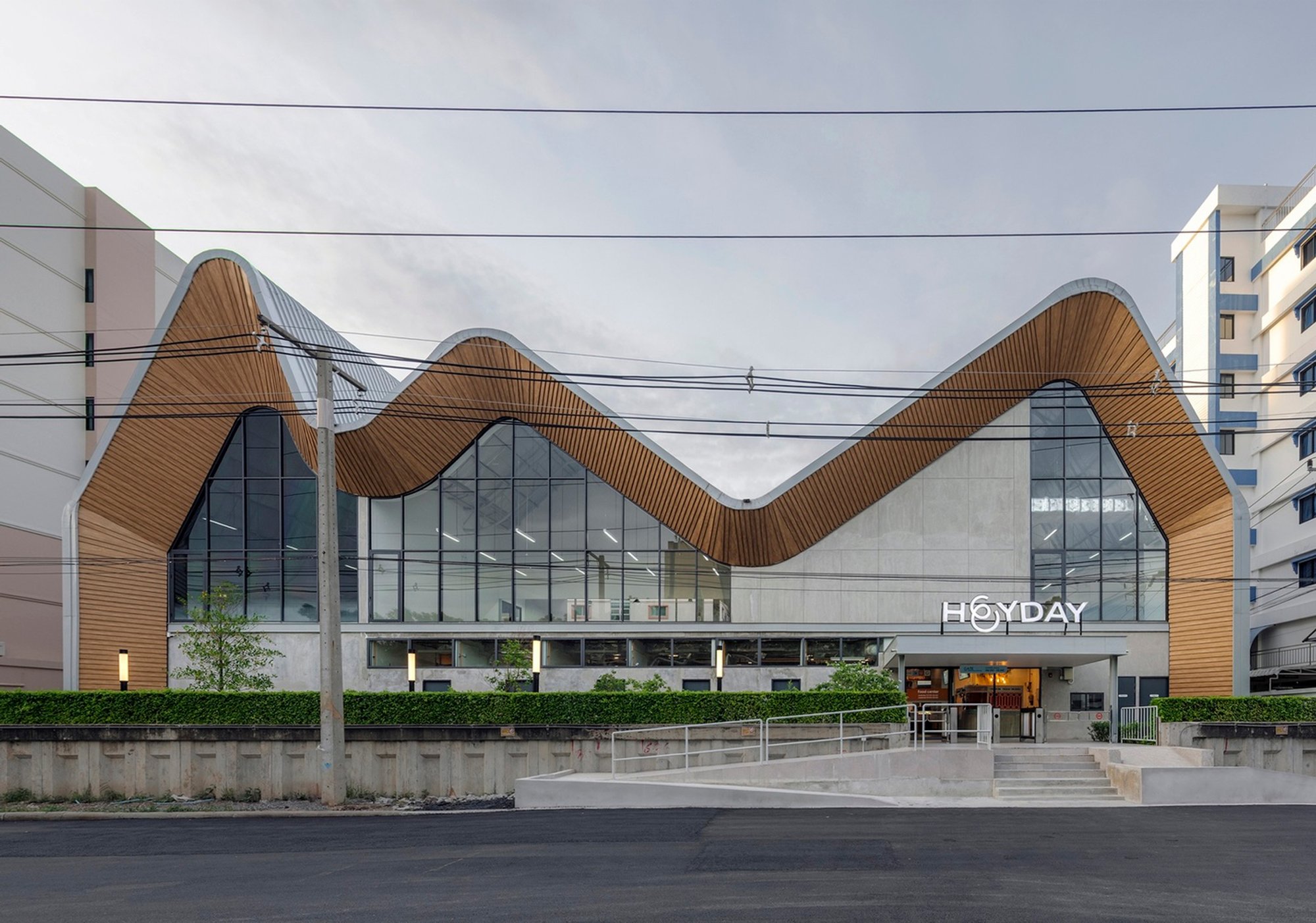 HEYDAY Community Hub by ASWA: A Vibrant Architectural Landmark for Bangkok University