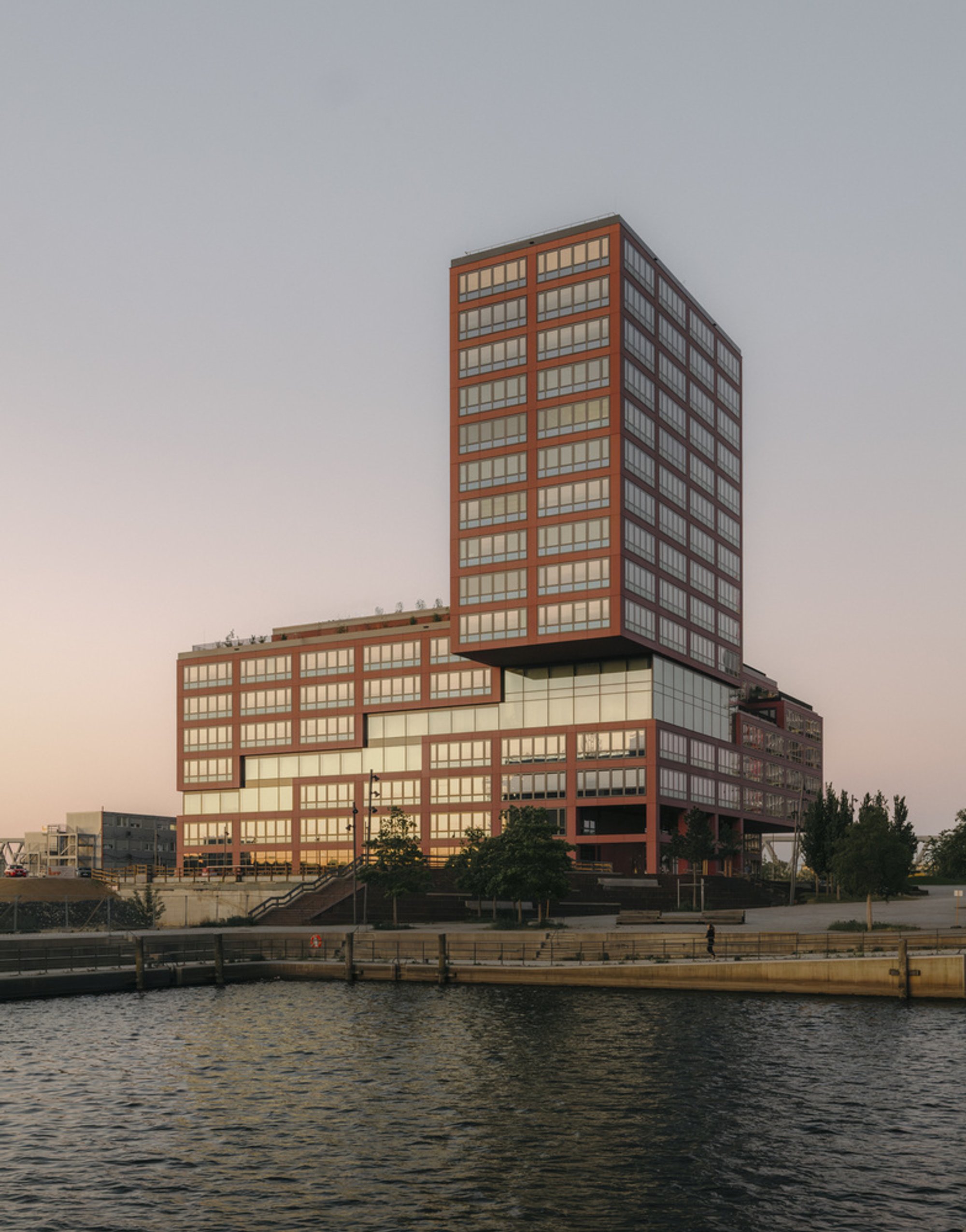 EDGE HafenCity by HENN: A Sustainable Landmark for Collaboration and Urban Life in Hamburg