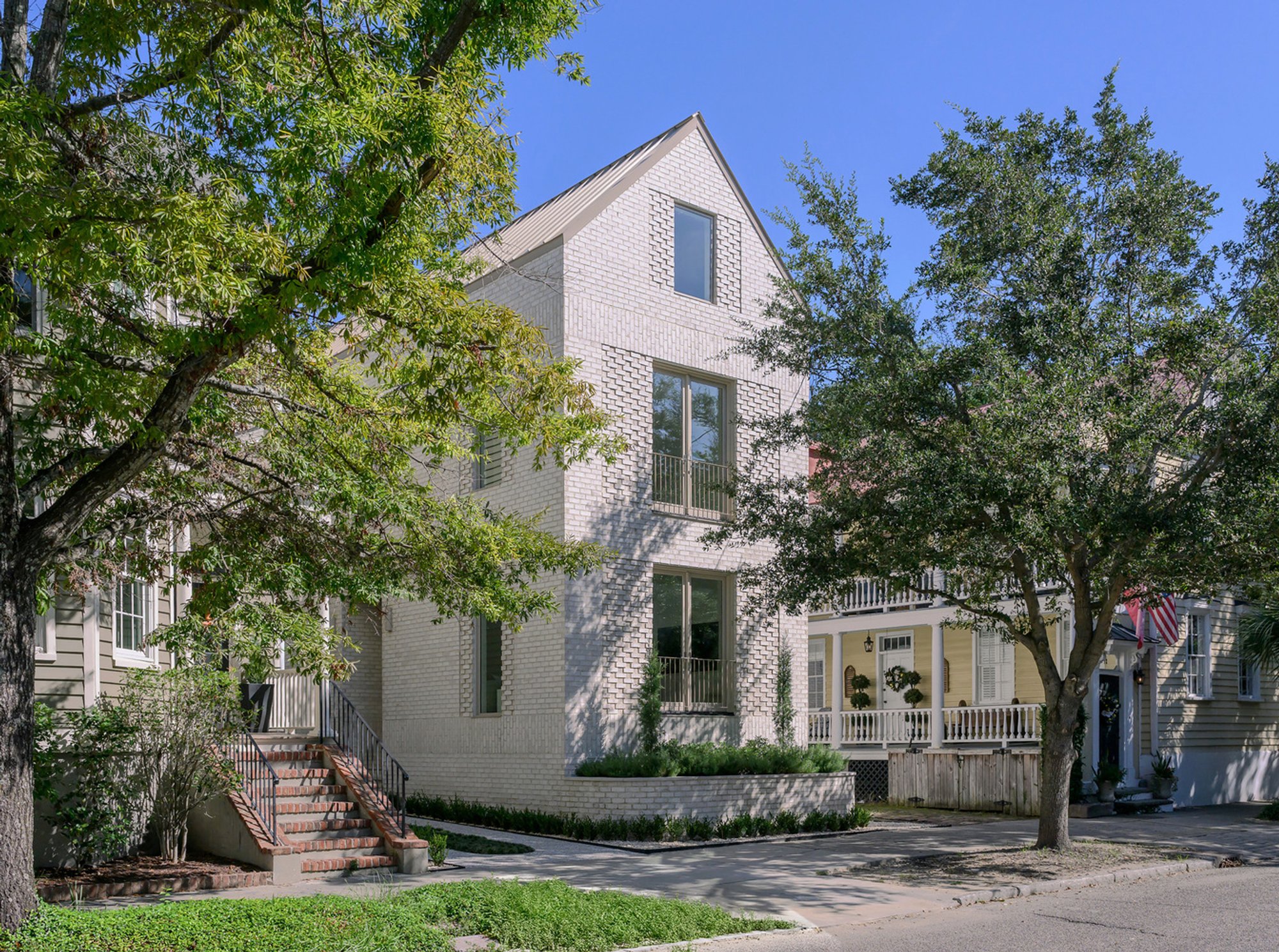 Radcliffe House by Boyd Architects — A Contemporary Interpretation of Charleston’s Historic Single-House Typology