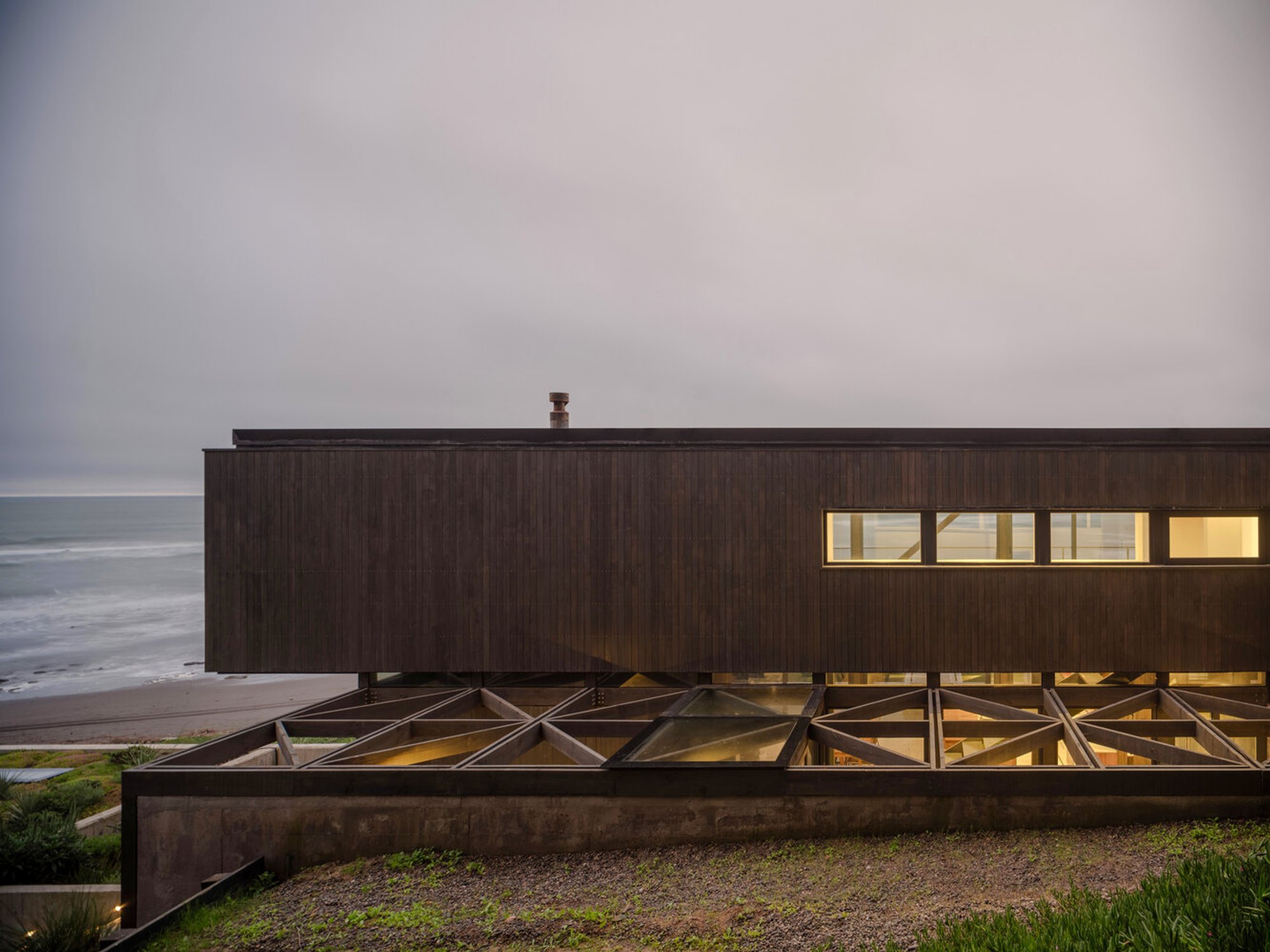 Primeriza House by Stanaćev Granados: A Harmonious Blend of Architecture and Nature in Chorrillos, Chile