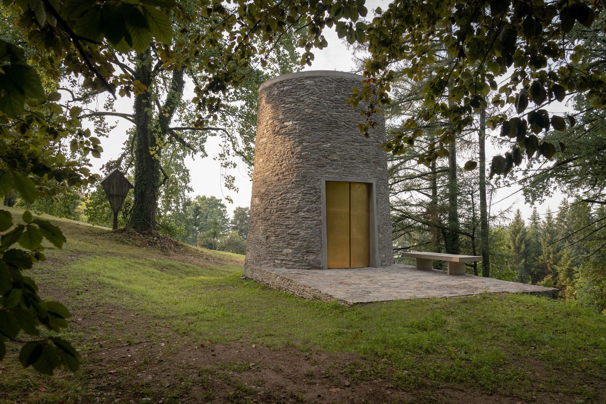 The Chapel by Berger Parkkinen + Architects: A Contemporary Monument of Light, Stone, and Memory