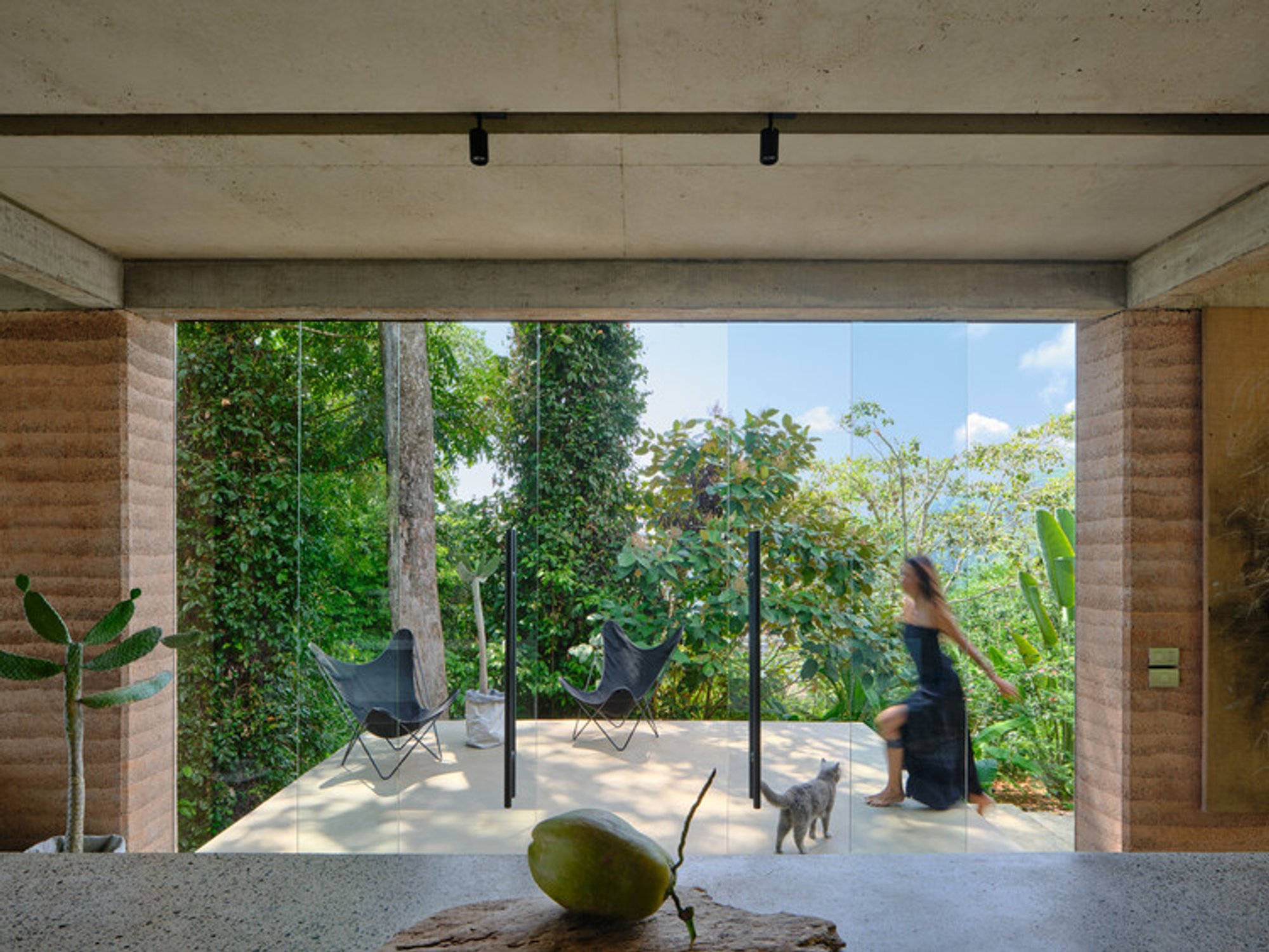 Studio House by Formafatal: A Minimalist Sanctuary Immersed in the Costa Rican Jungle