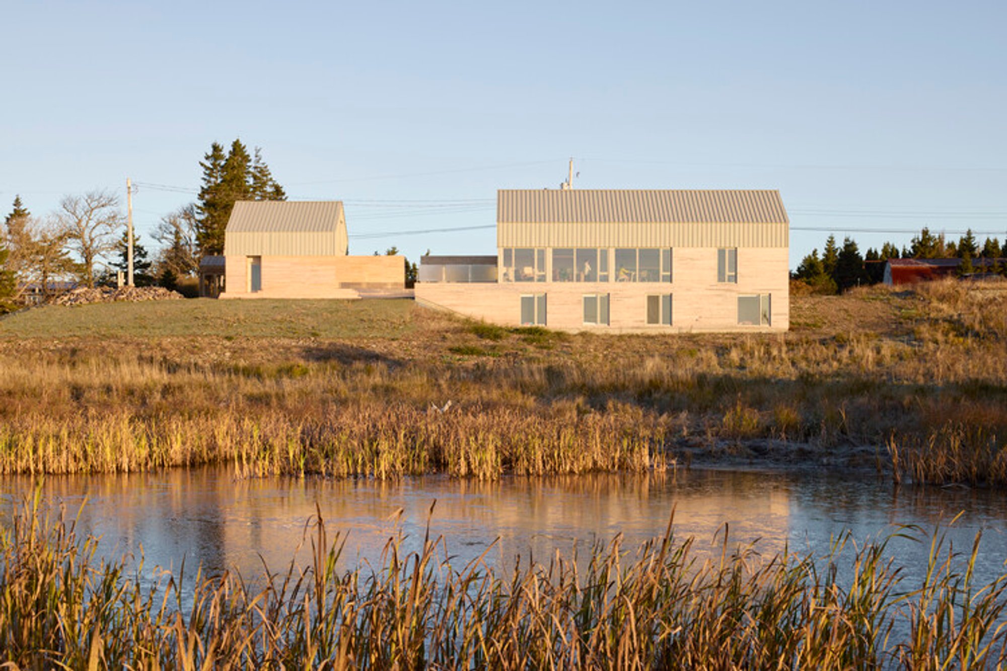 Lawrencetown House by  Bishop McDowell – A Coastal Retreat Merging Architecture and Landscape