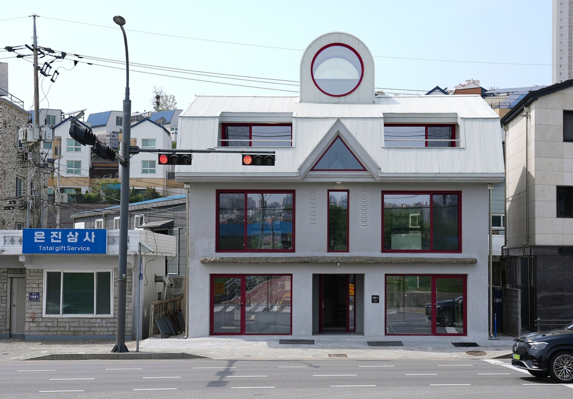 Old House Renovation Transformed into Dukwoo PCI Paint Company HQ by pH7 Architects