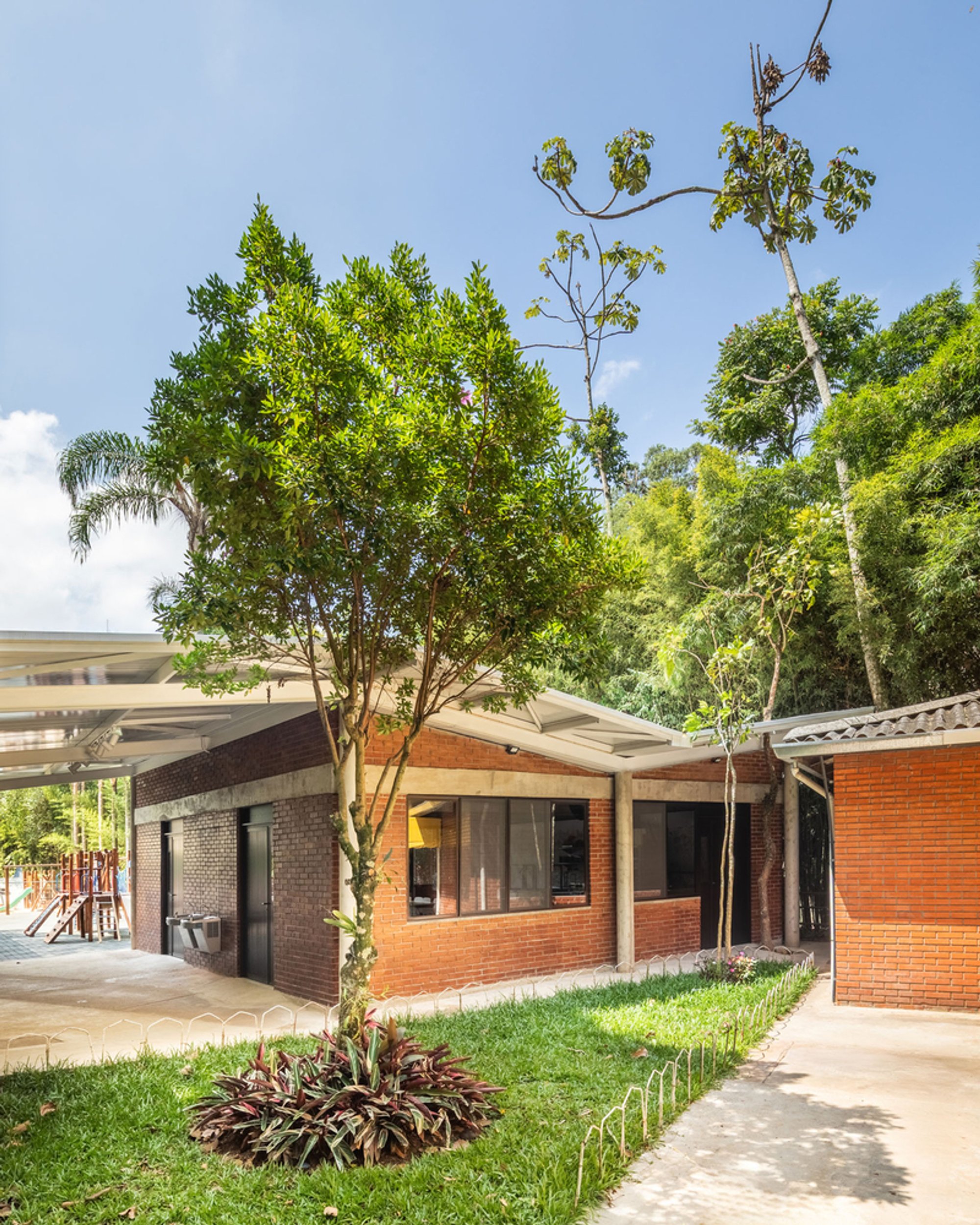 Retrofit of Santa Maria School by Carvalho Terra Arquitetos