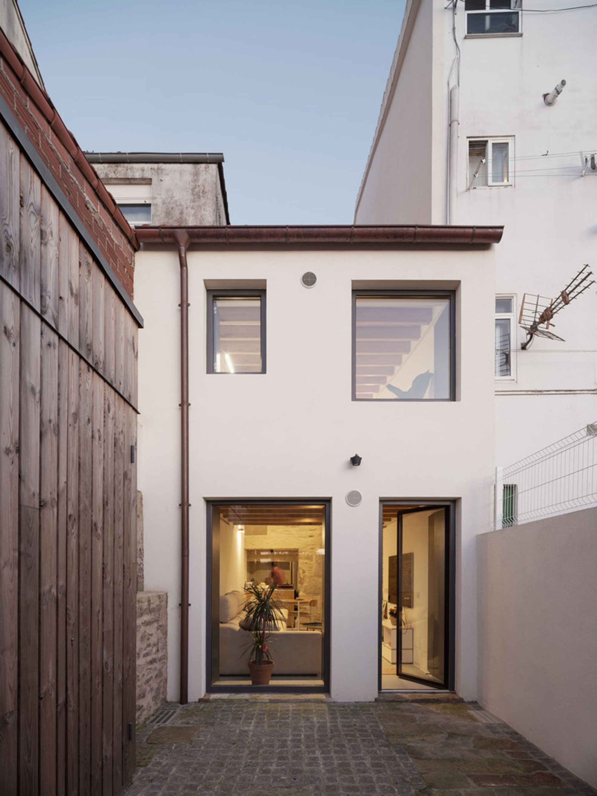 BS House by MARXE a+t: A Harmonious Blend of Heritage, Light, and Sustainability in Santiago de Compostela