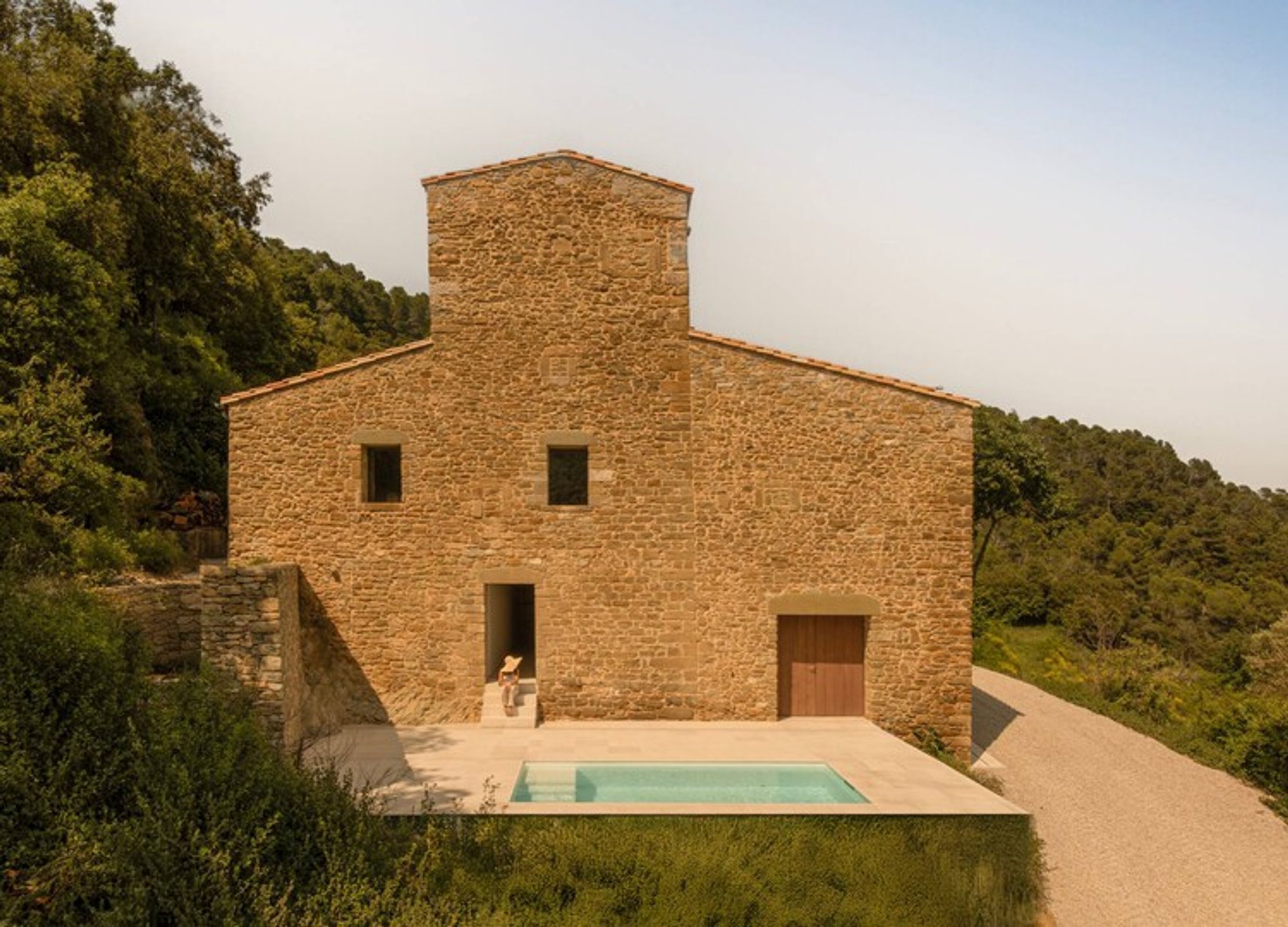 Mas Cadalt House by Fran Silvestre Arquitectos: A Contemporary Revival of a Girona Farmhouse