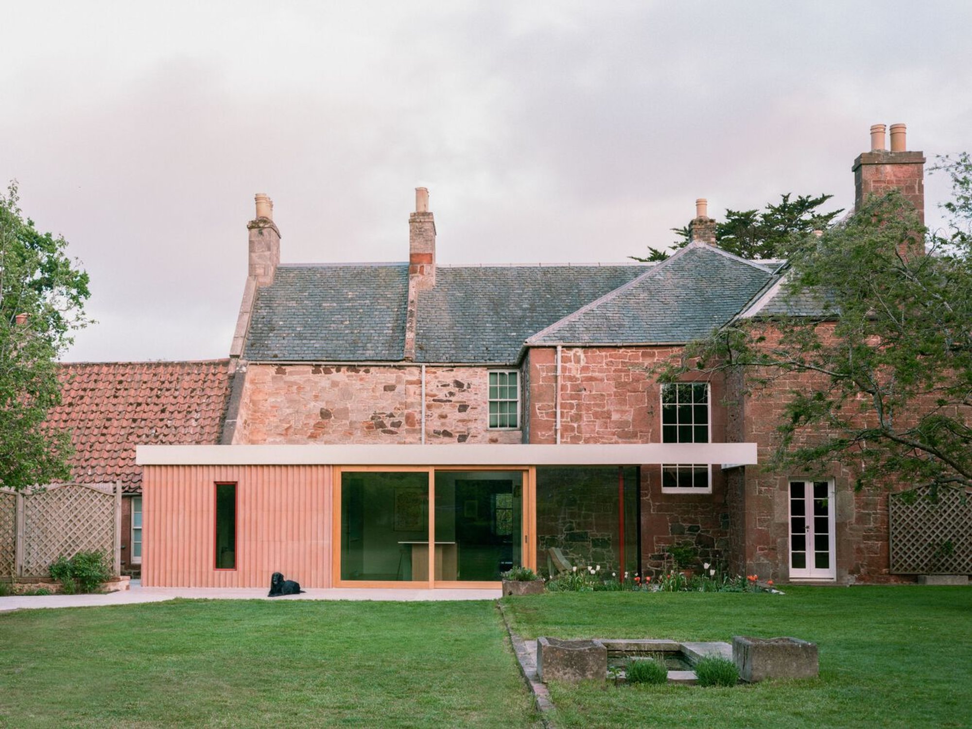 Whitberry House Extension by Pend Architects: A Contemporary Renovation of a Georgian Farmhouse in East Lothian