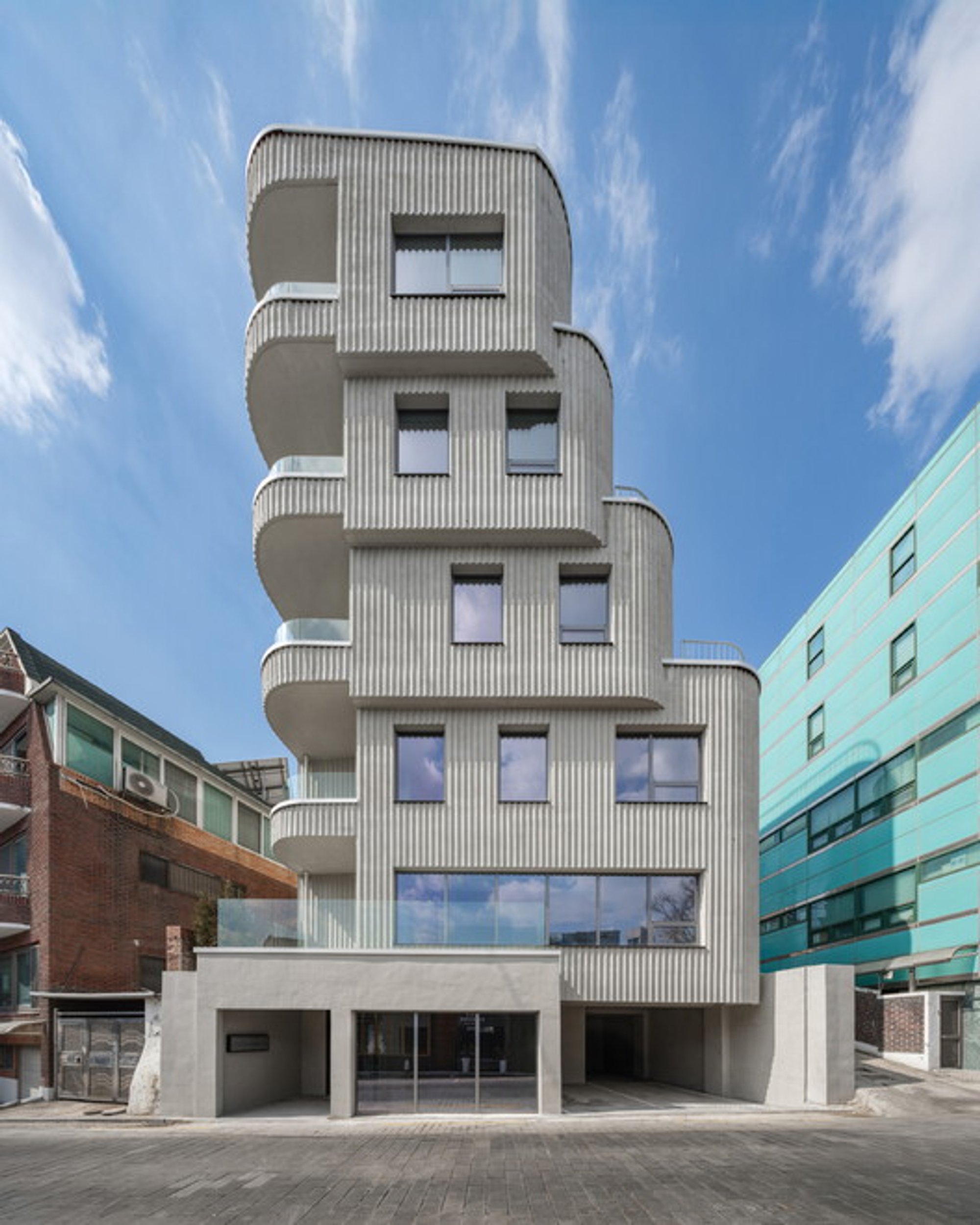 STACK by Johanjun Architects – A Sculptural Commercial Landmark in Seongbuk-dong, Seoul