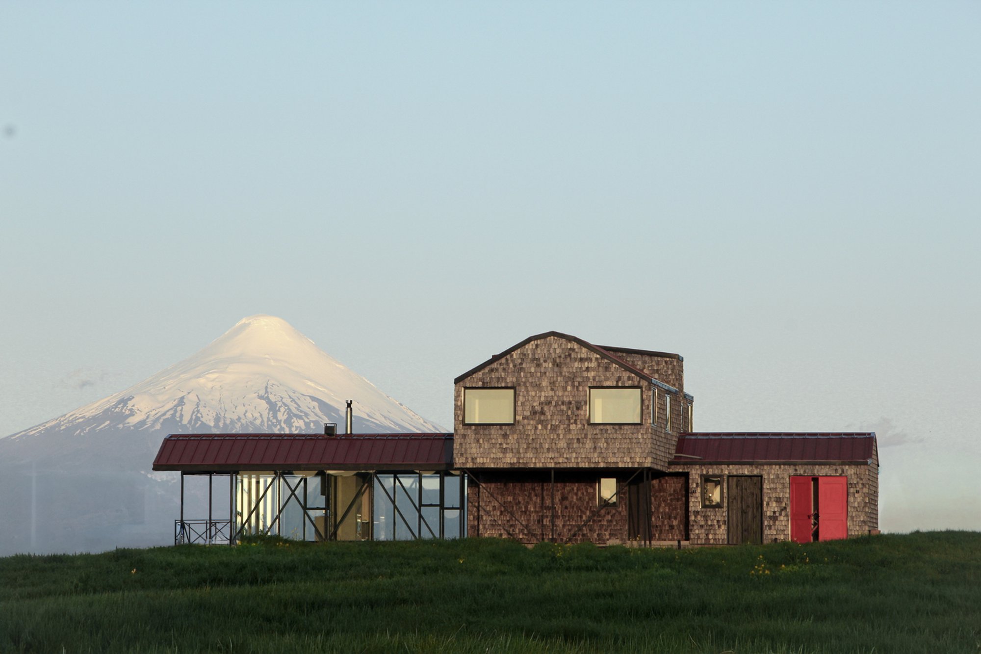 GF House by WINTERI Arquitectura – Sustainable Luxury Home in Frutillar, Chile