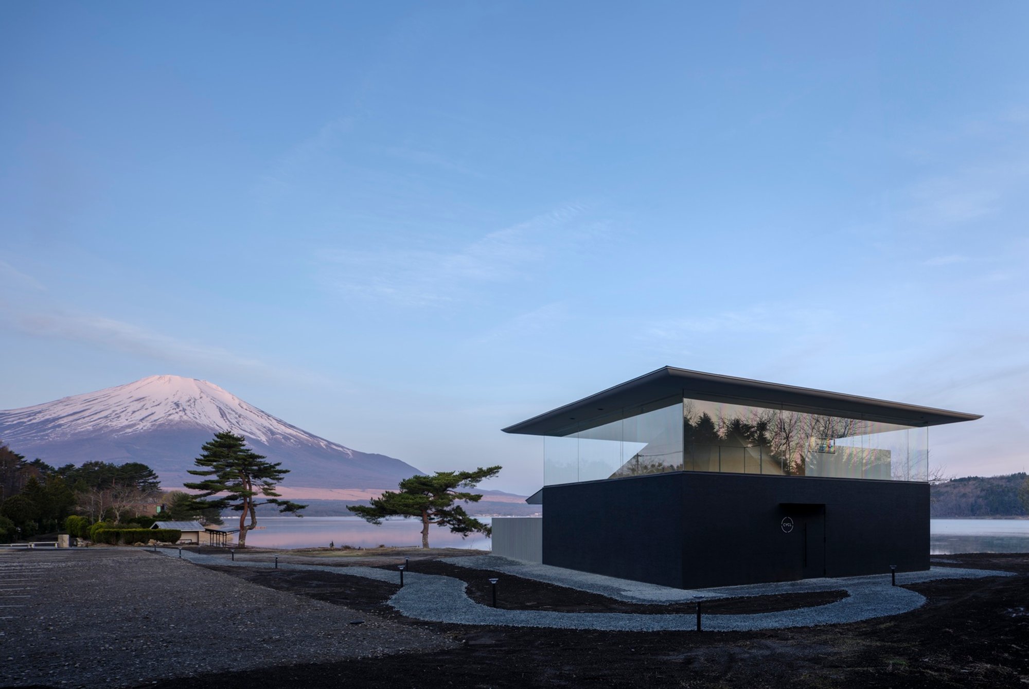 CYCL Bath House by YŪ Momoeda Architects: A Floating Sanctuary Inspired by Mt. Fuji’s Clouds