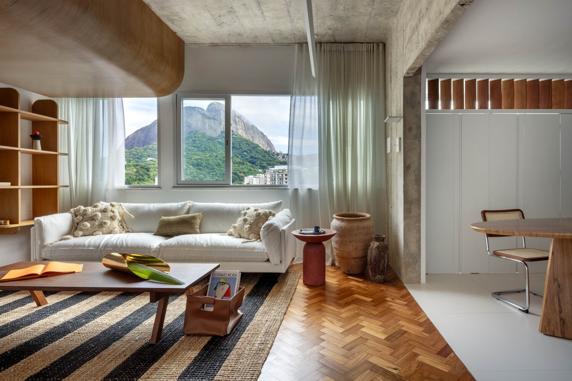 Marquês Project by Bric Arquitectura | Portillo & Pantoja – A Warm, Light-Filled Apartment Renovation in Rio de Janeiro