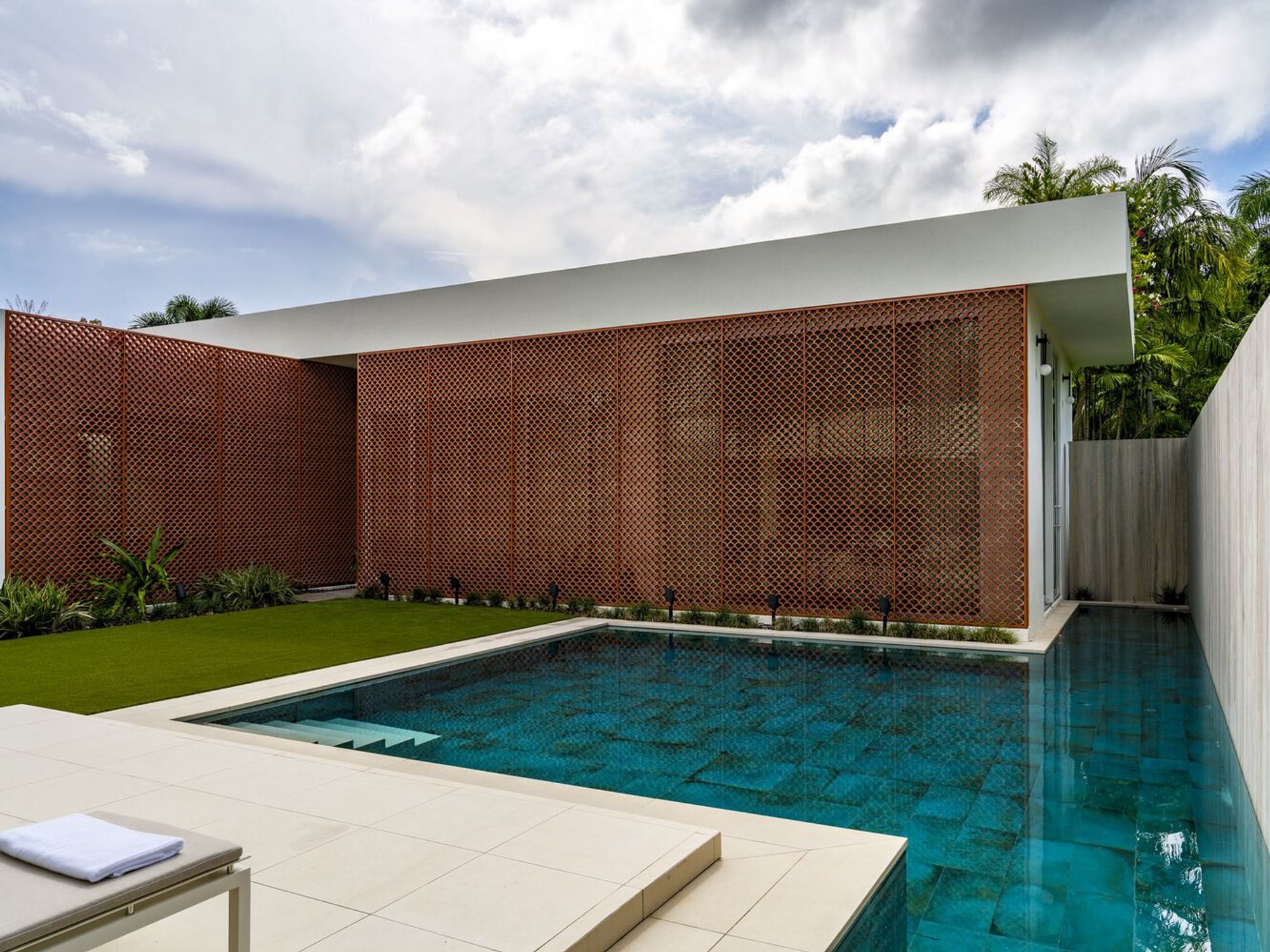 Villa Brisana by Paul Raff Studio: A Contemporary Tropical Renovation in Dorado Beach, Puerto Rico